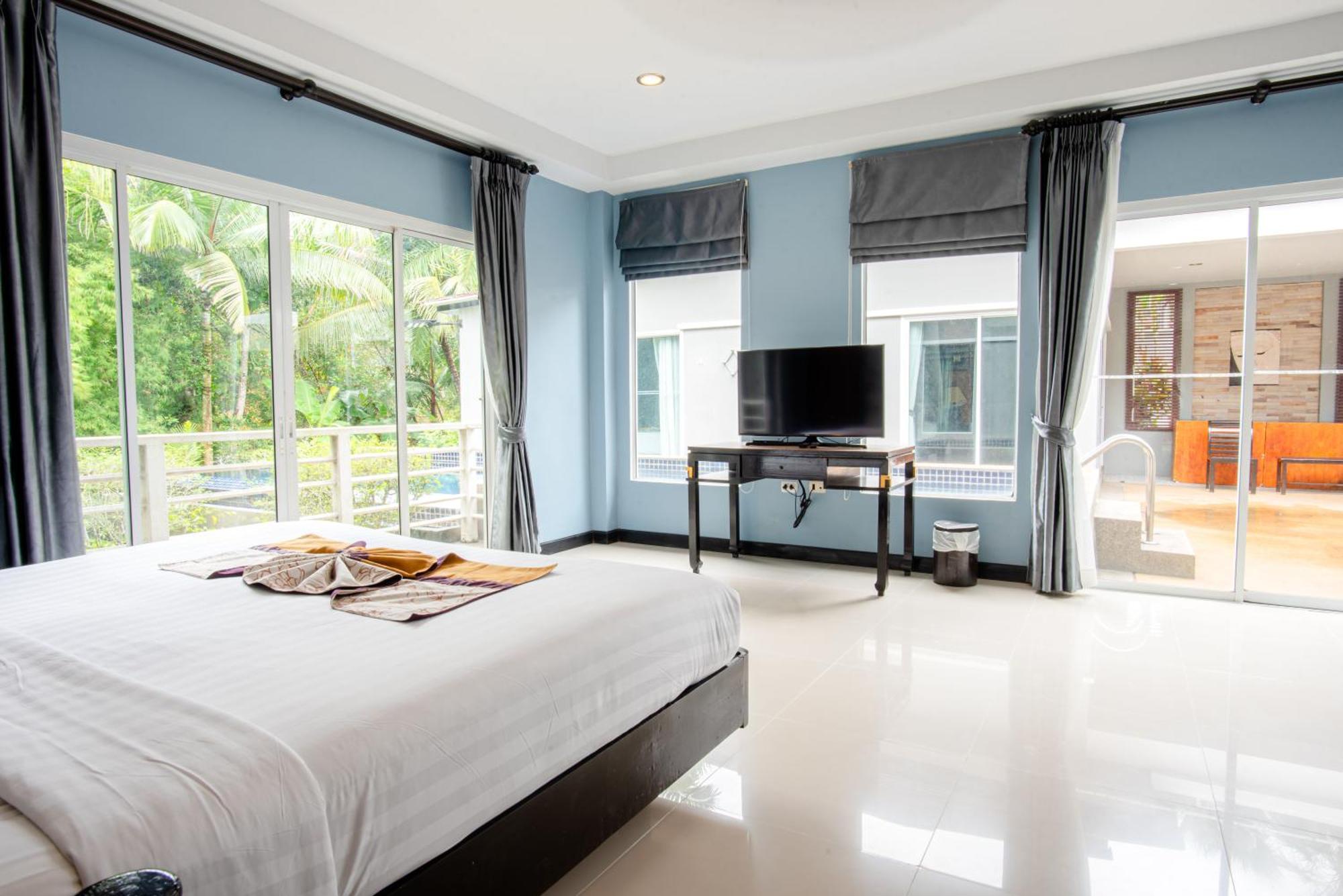 Hotel Colorful Pool 5*
