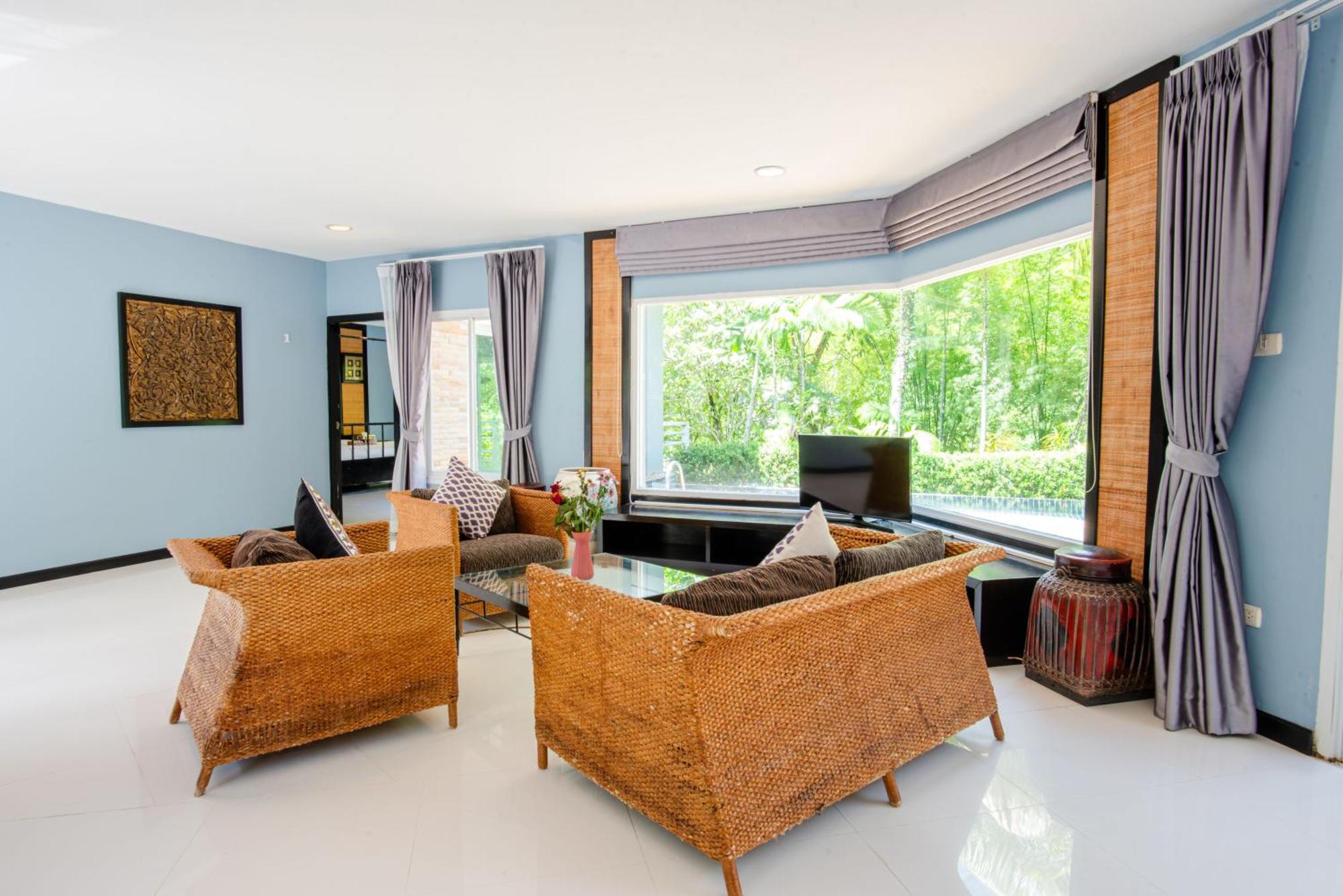 Colorful Pool Hotel Ban Chin Tham Mai
