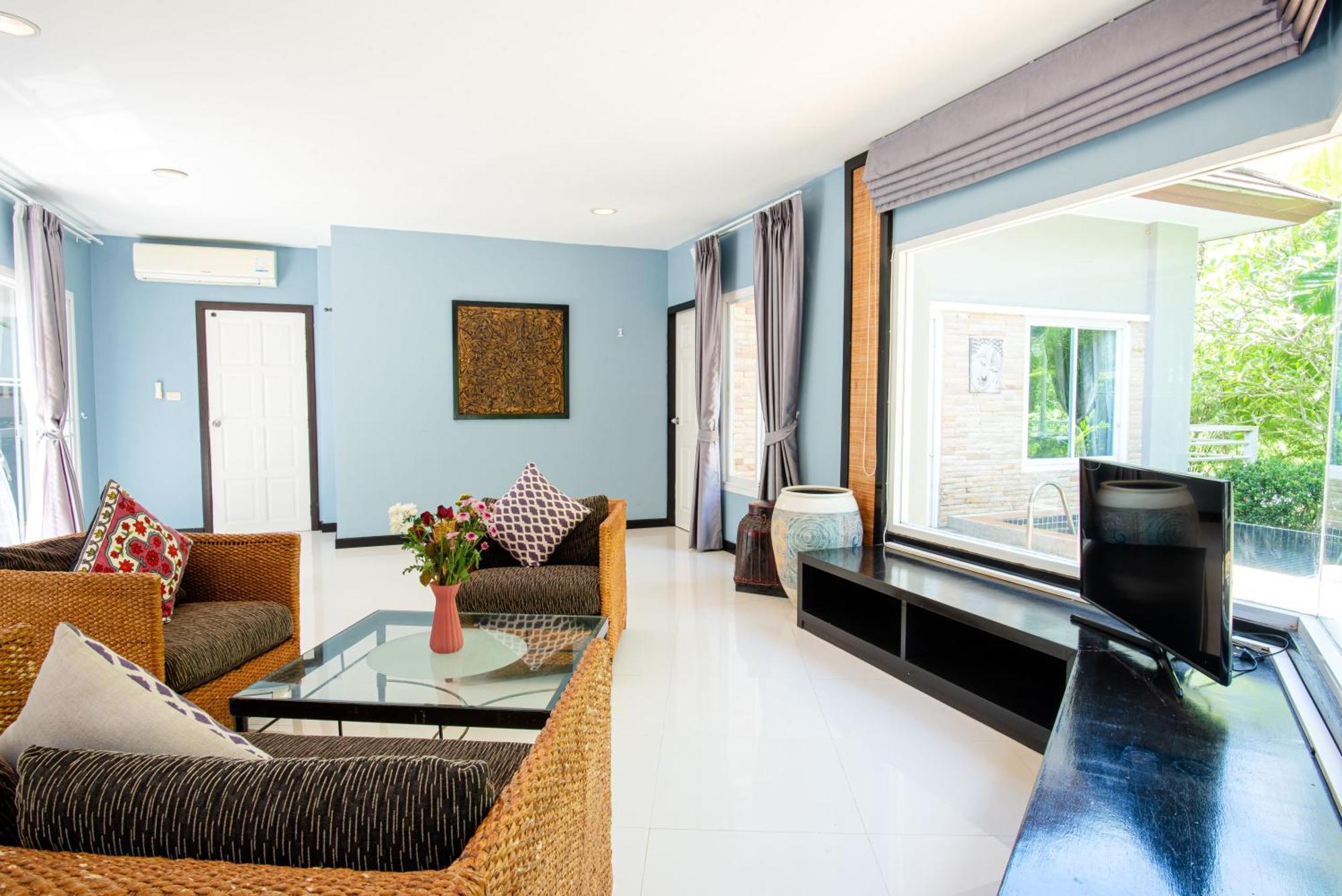 Hotel Colorful Pool 5*