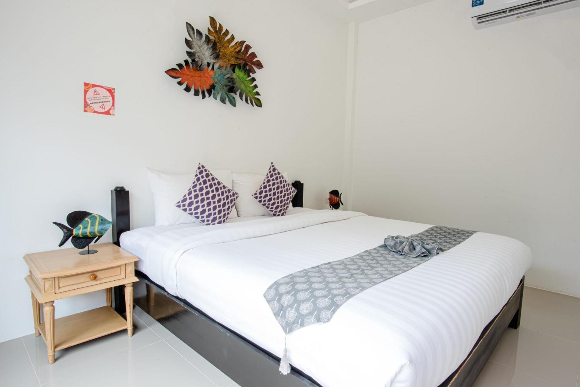 Colorful Pool Hotel Ban Chin Tham Mai