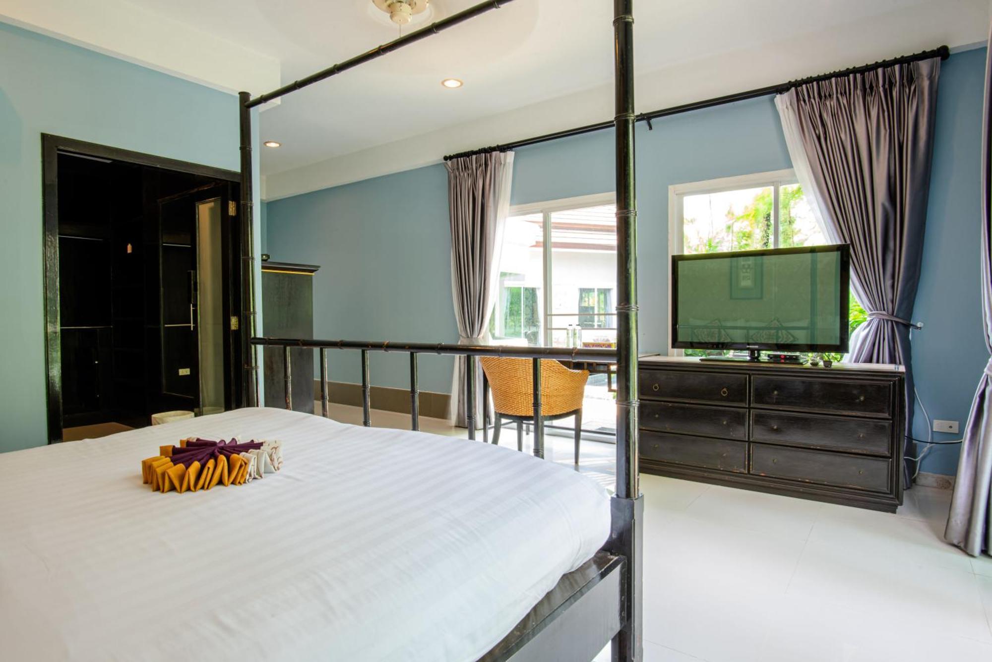 Colorful Pool Hotel 5*