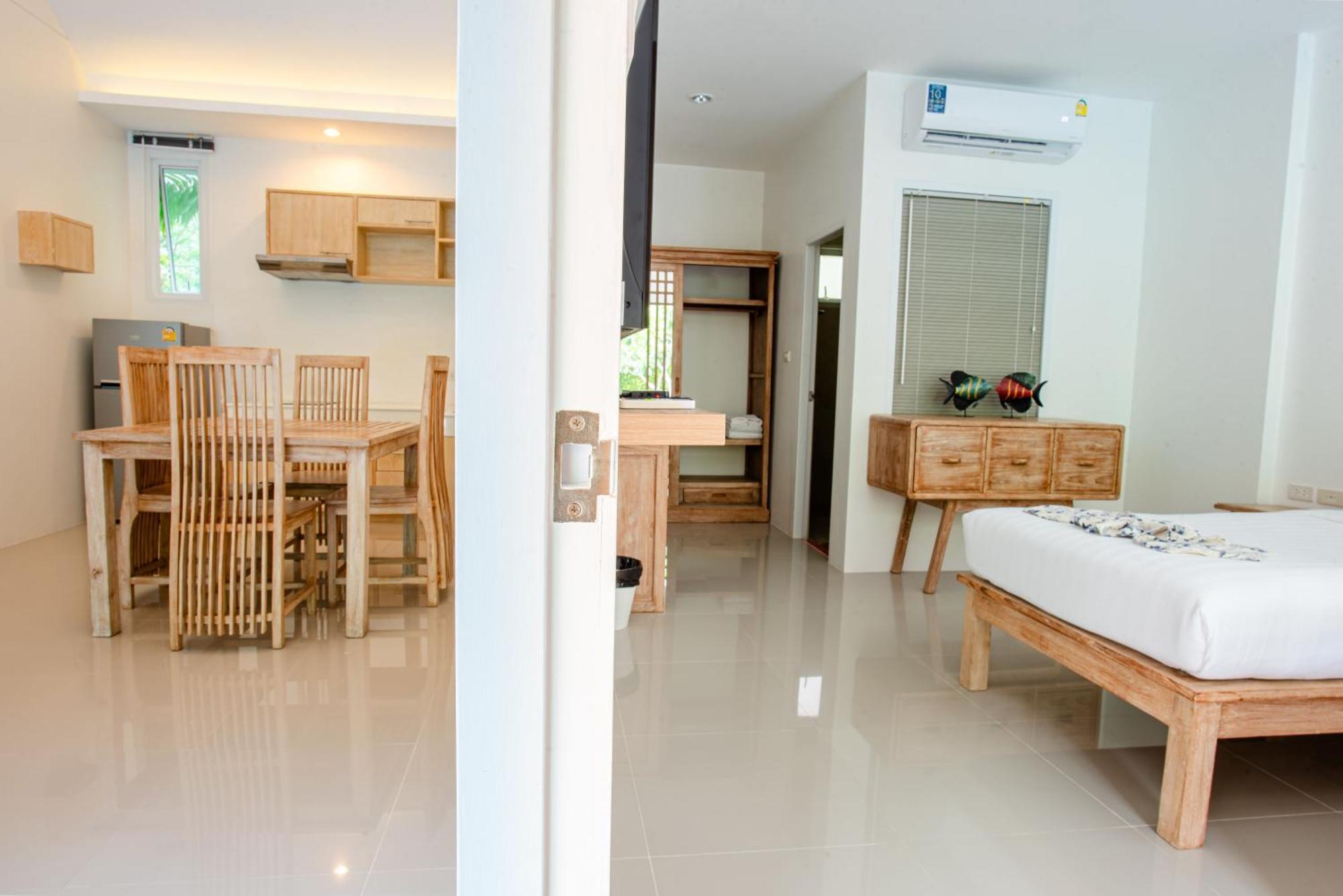 Colorful Pool Hotel 5*