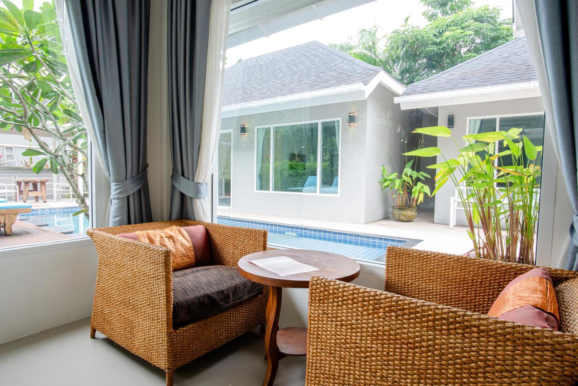 Colorful Pool Hotel 5*