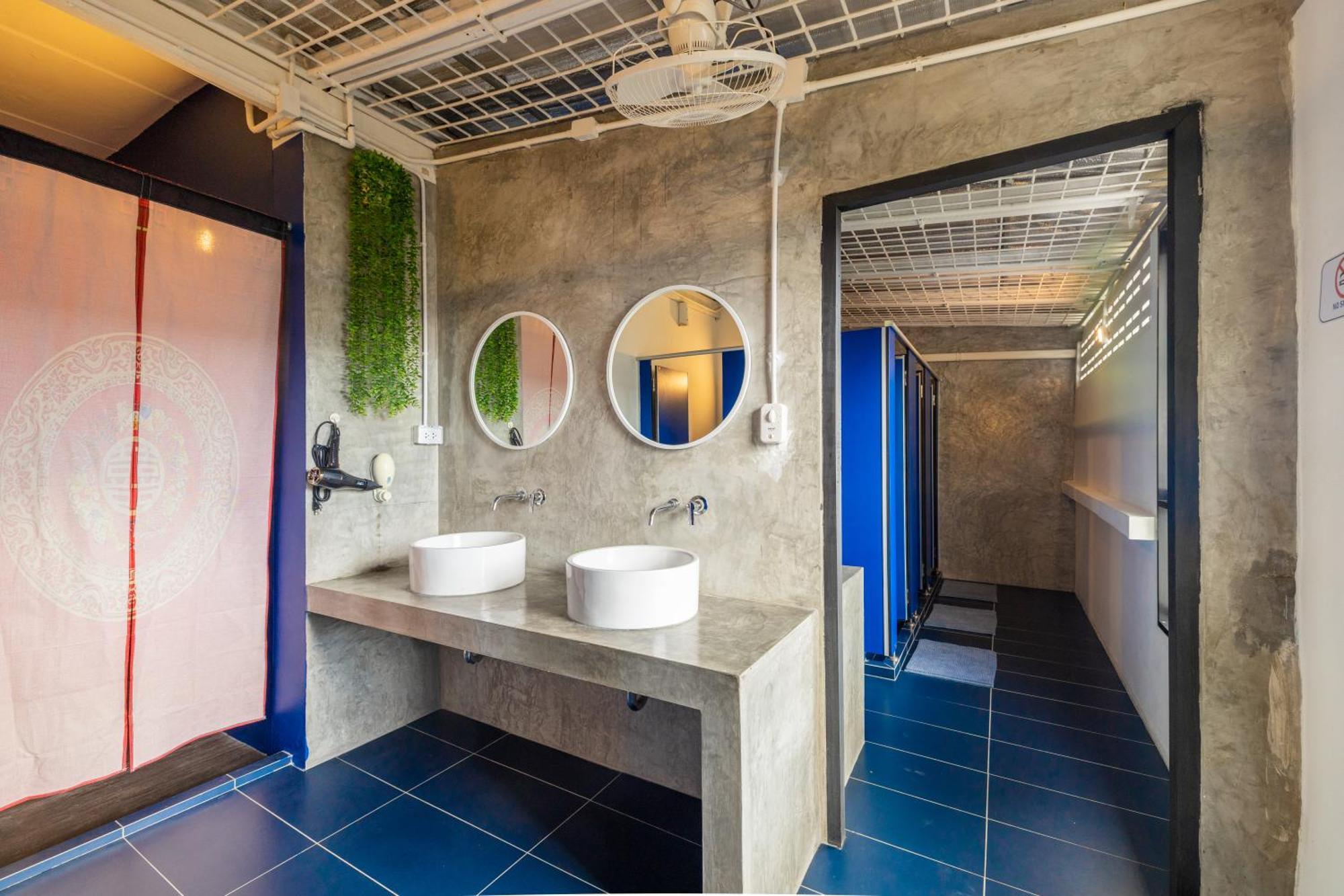 Marco Polo Poshtel & Bistro Phuket