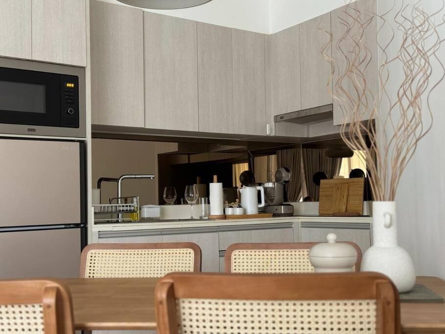Cozy With View Cassia 1405 By Ibg Apartment