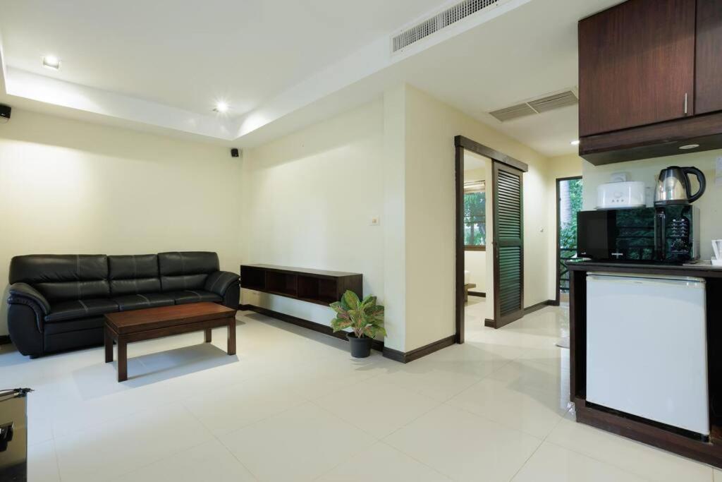 Tropical View In Hillside - Sgc1