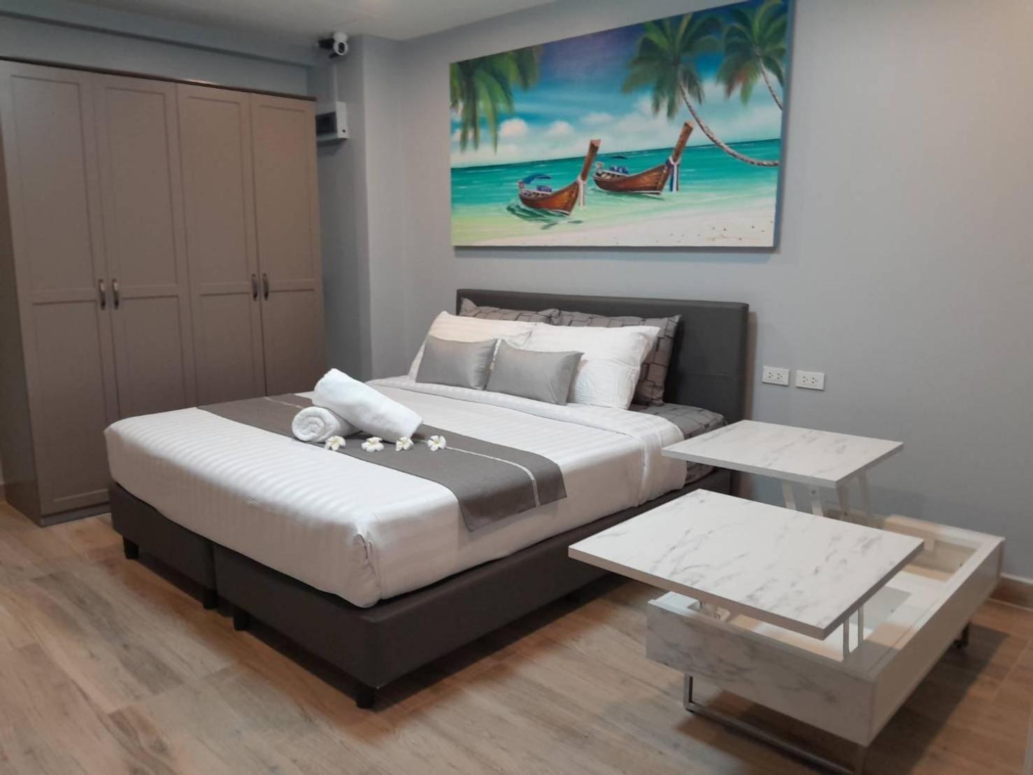 - 28 Sqm - Kitchen, Private Bathroom, Seating Area, 65