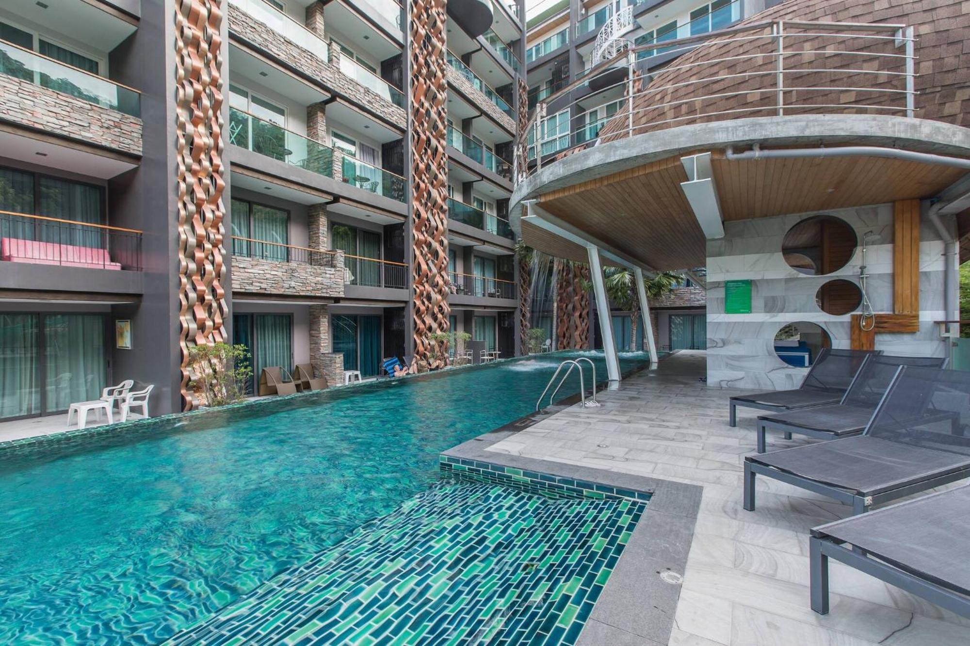 521-5 Stars Pool View Large Apartment Patong