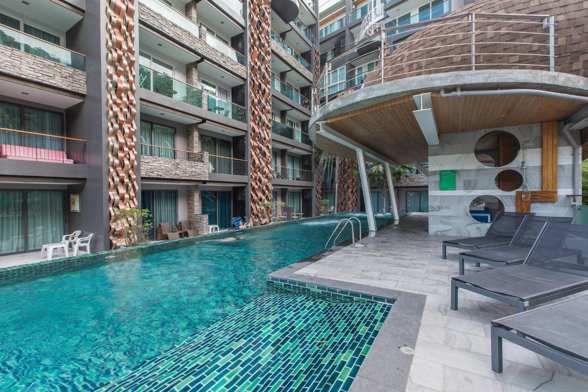 521-5 Stars Pool View Large Apartment