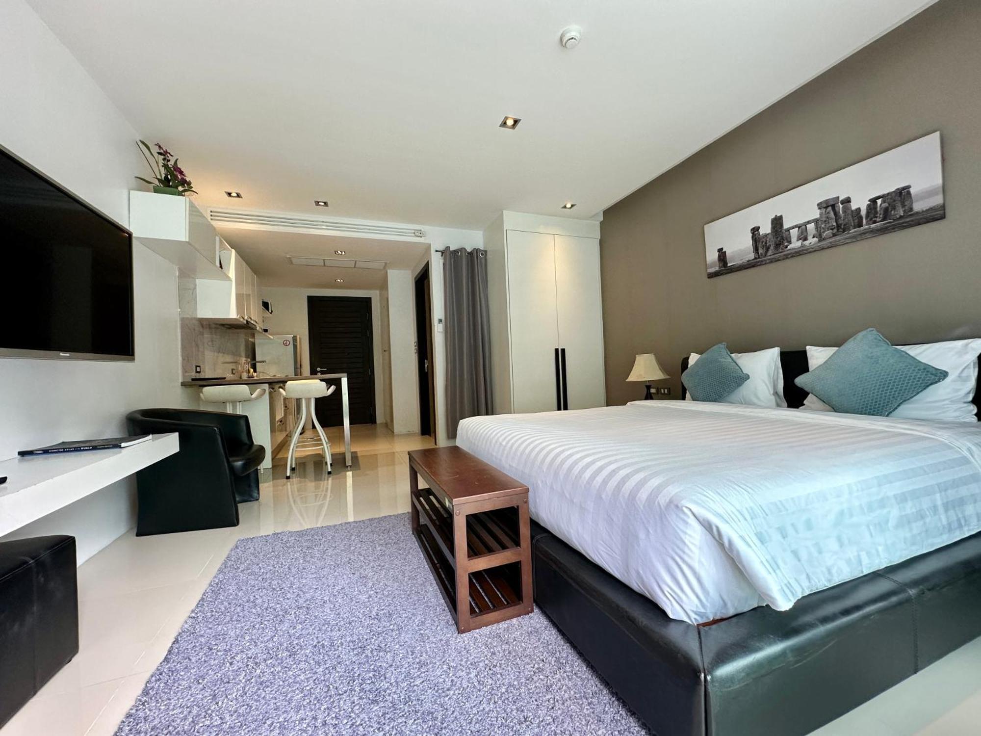 Emerald Terrace Apartment *