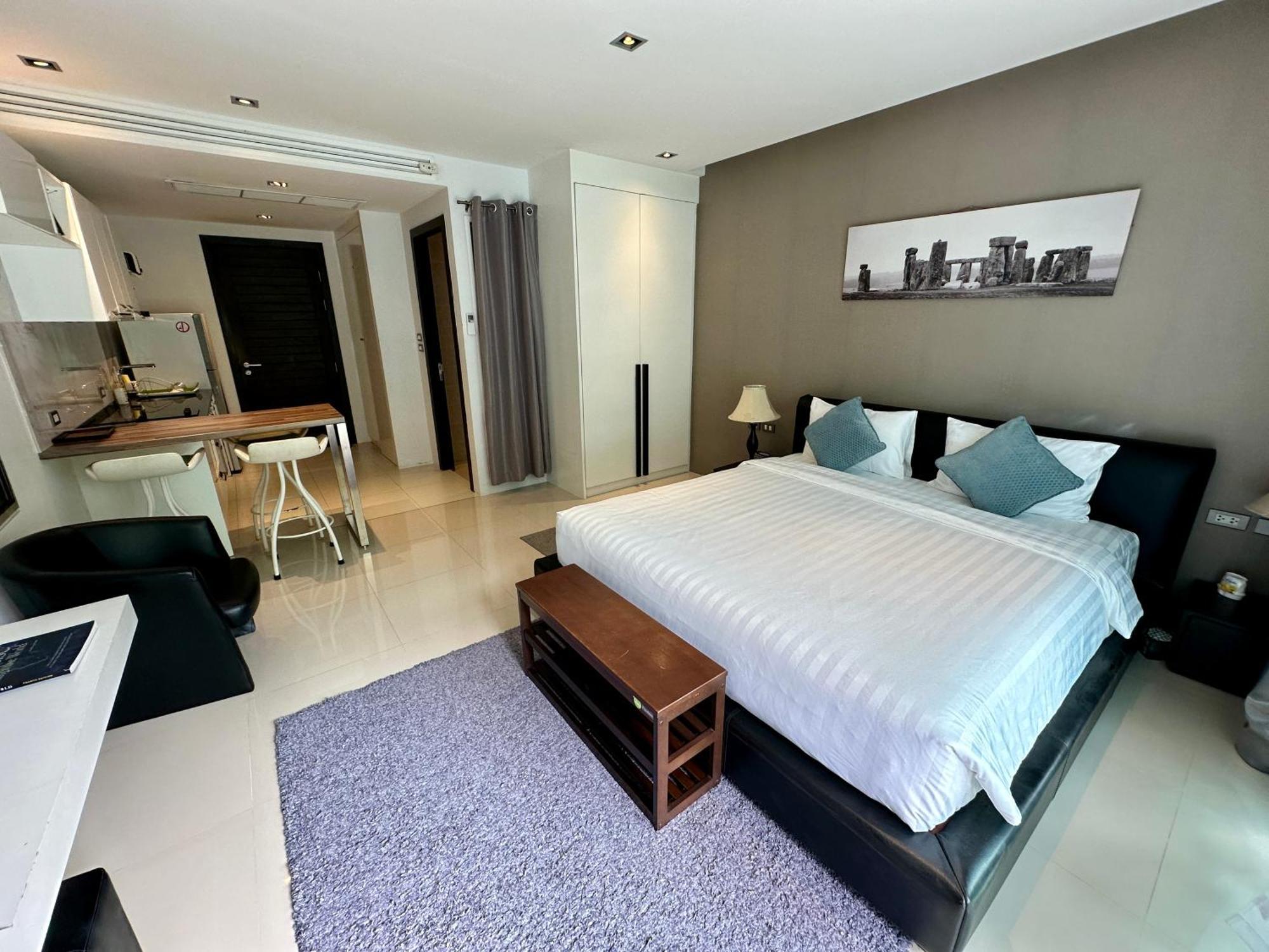 Emerald Terrace Apartment *