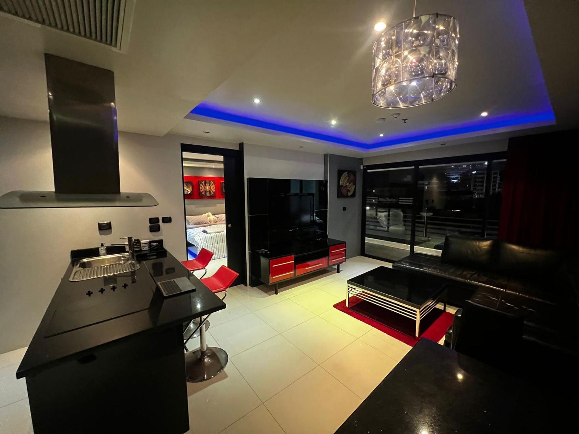 306 Promotion Modern 1 Bedroom In Bangla Road With Private Jacuzzi & Roof Pool Patong