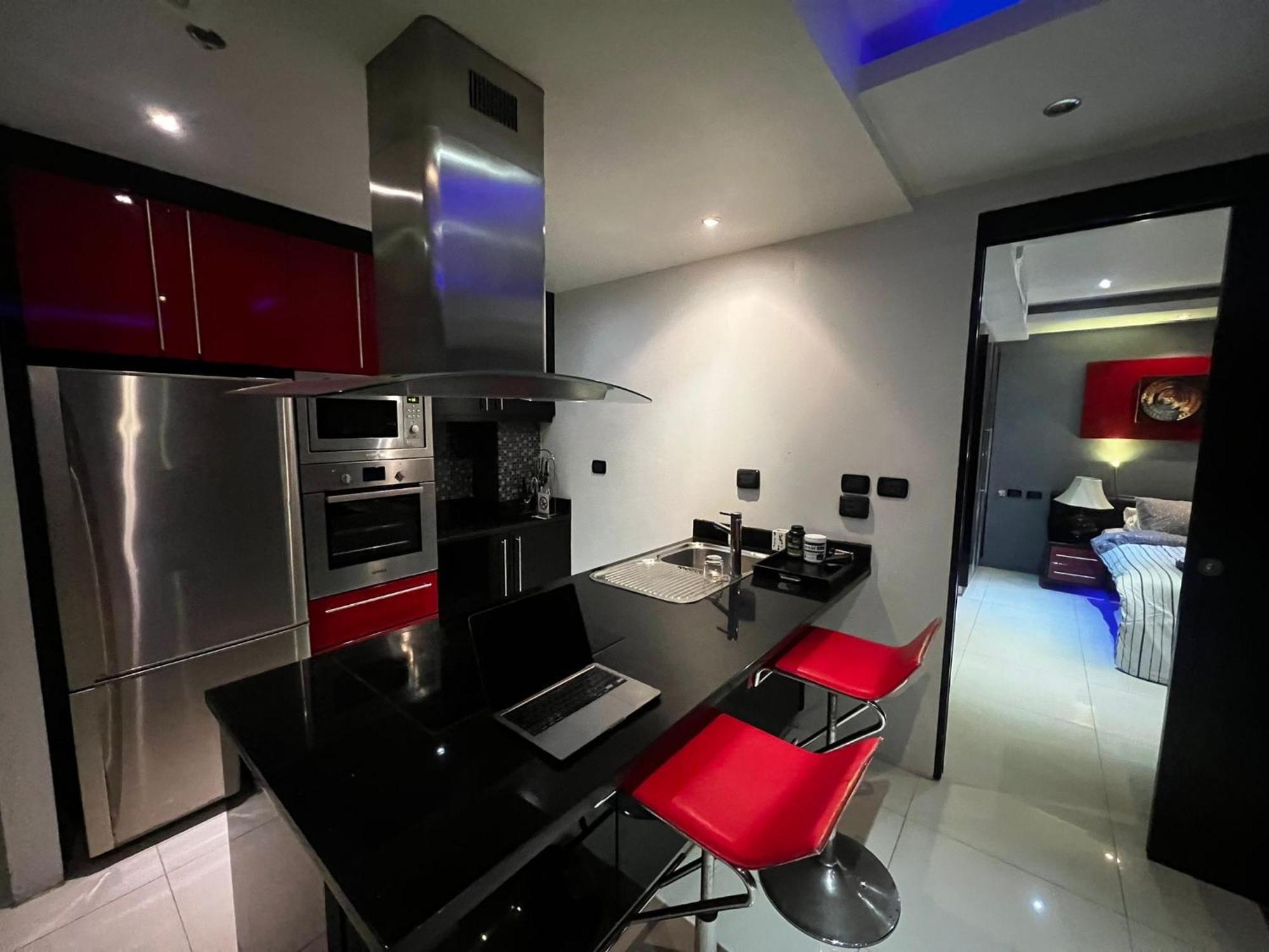 306 Promotion Modern 1 Bedroom In Bangla Road With Private Jacuzzi & Roof Pool * Patong