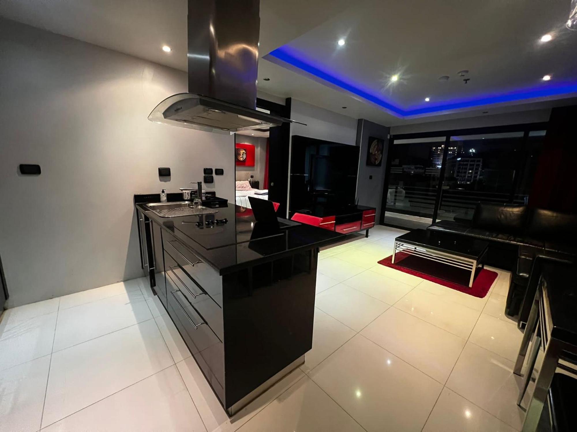 306 Promotion Modern 1 Bedroom In Bangla Road With Private Jacuzzi & Roof Pool Patong