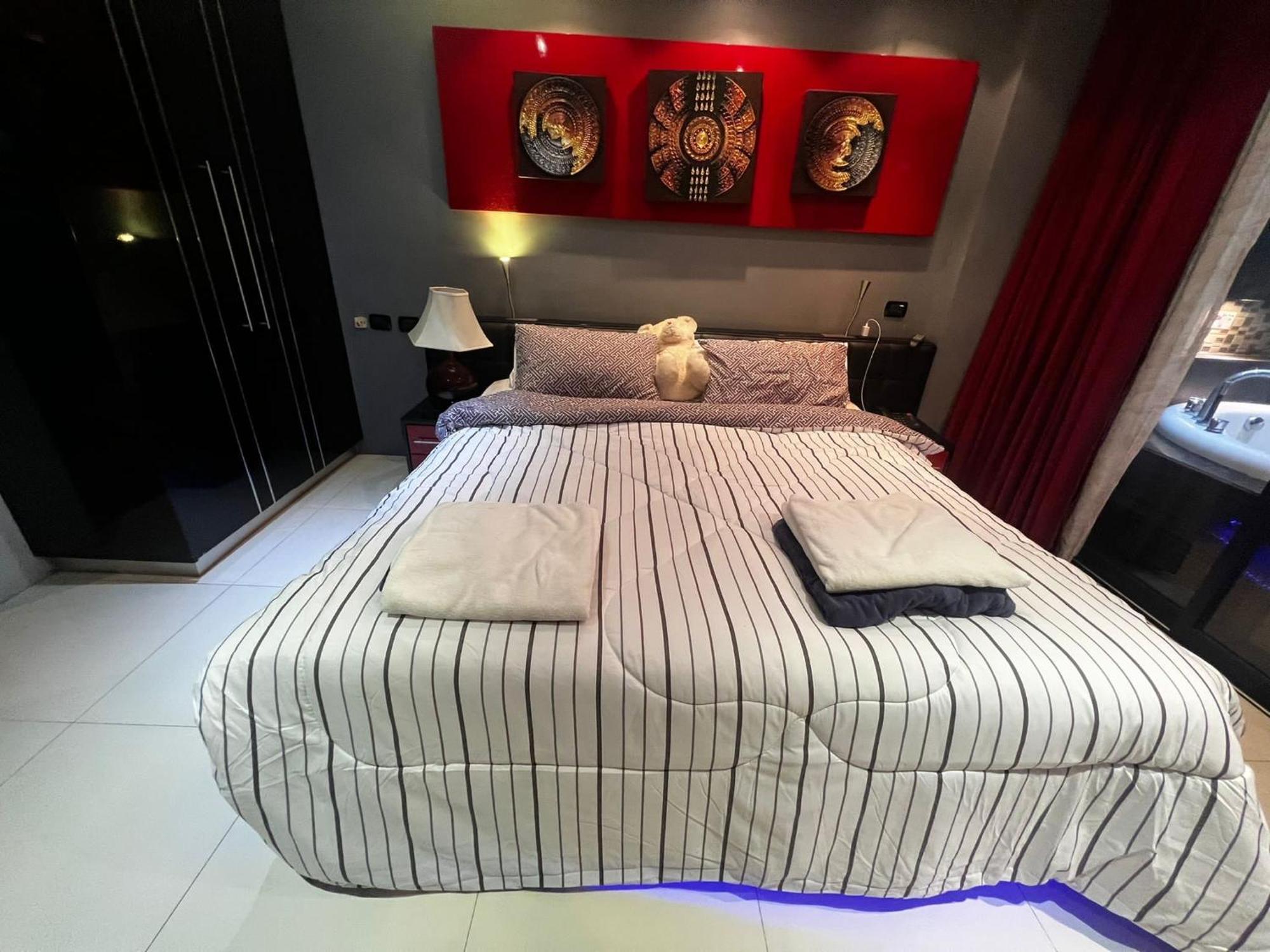 306 Promotion Modern 1 Bedroom In Bangla Road With Private Jacuzzi & Roof Pool