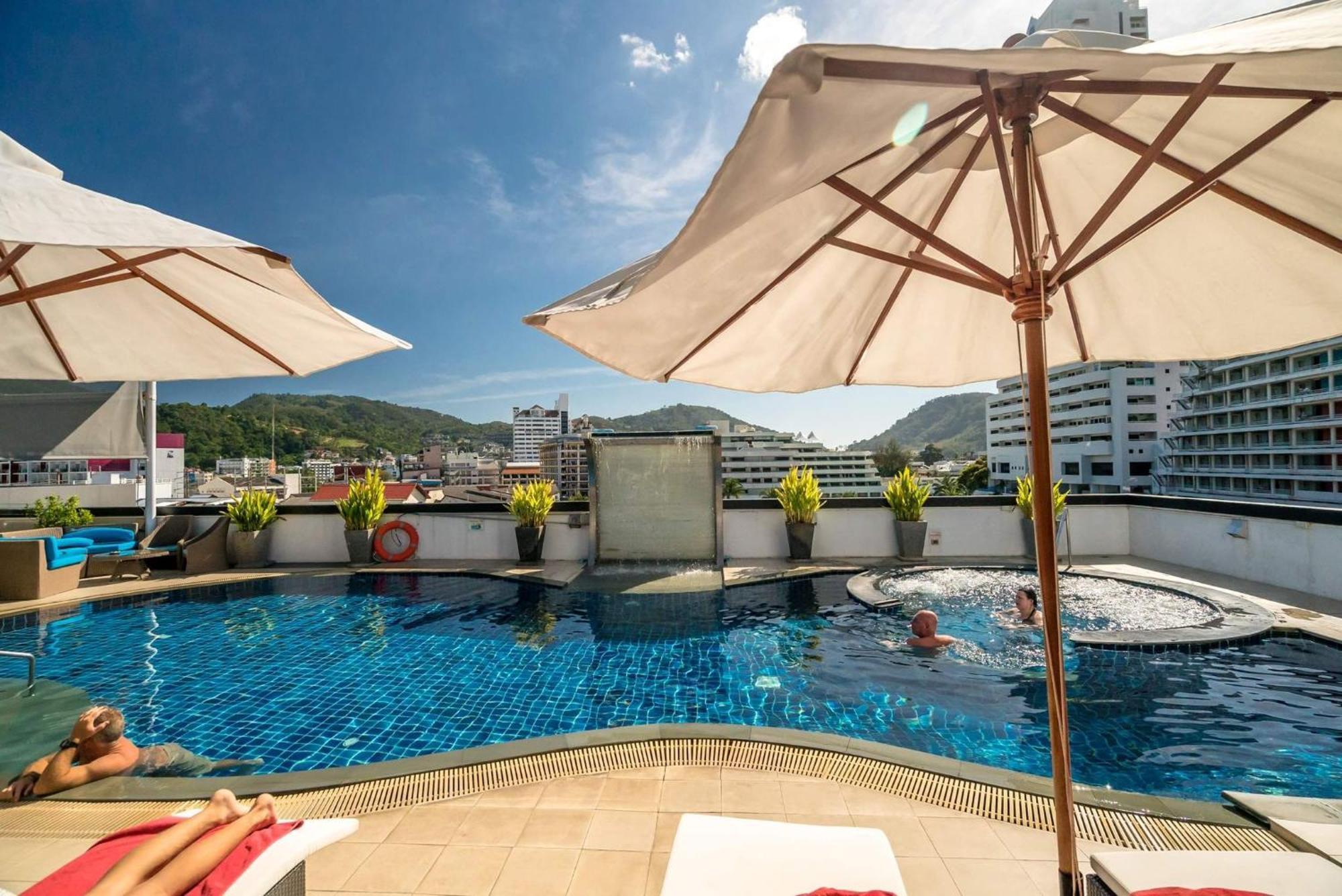 306 Promotion Modern 1 Bedroom In Bangla Road With Private Jacuzzi & Roof Pool Pangsapuri Patong