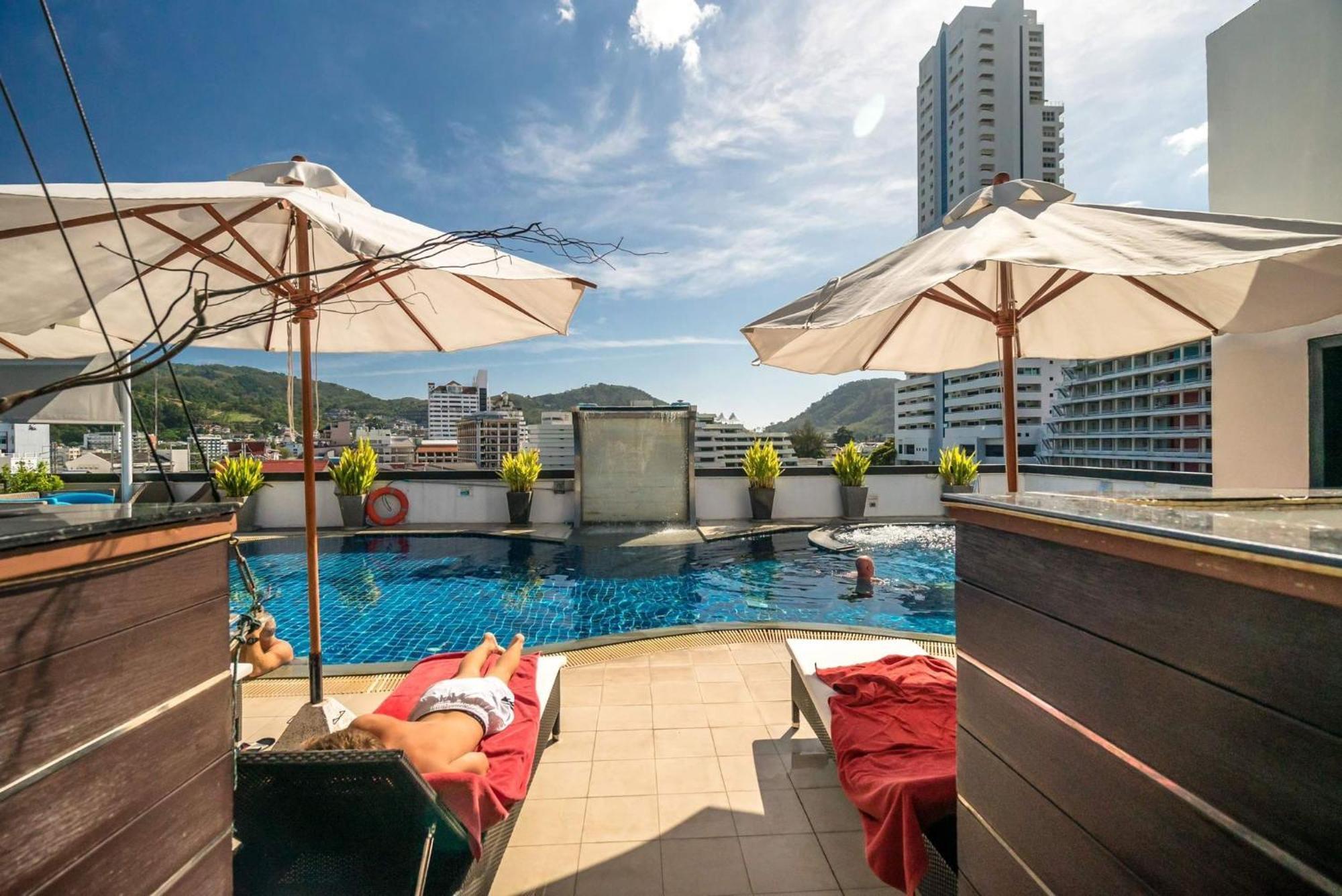 306 Promotion Modern 1 Bedroom In Bangla Road With Private Jacuzzi & Roof Pool Patong