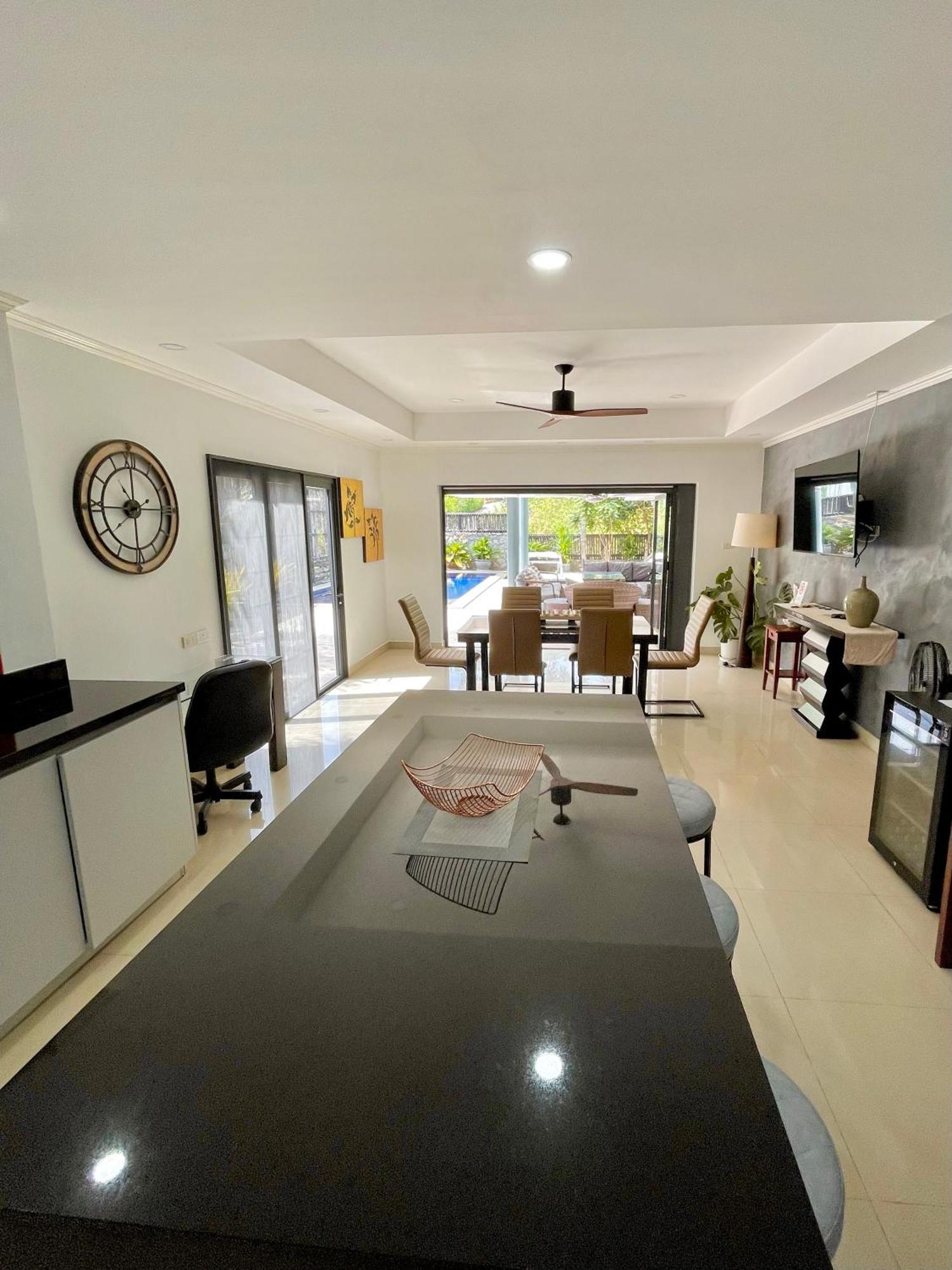 Kata Vista Luxury Modern 4br Private Pool