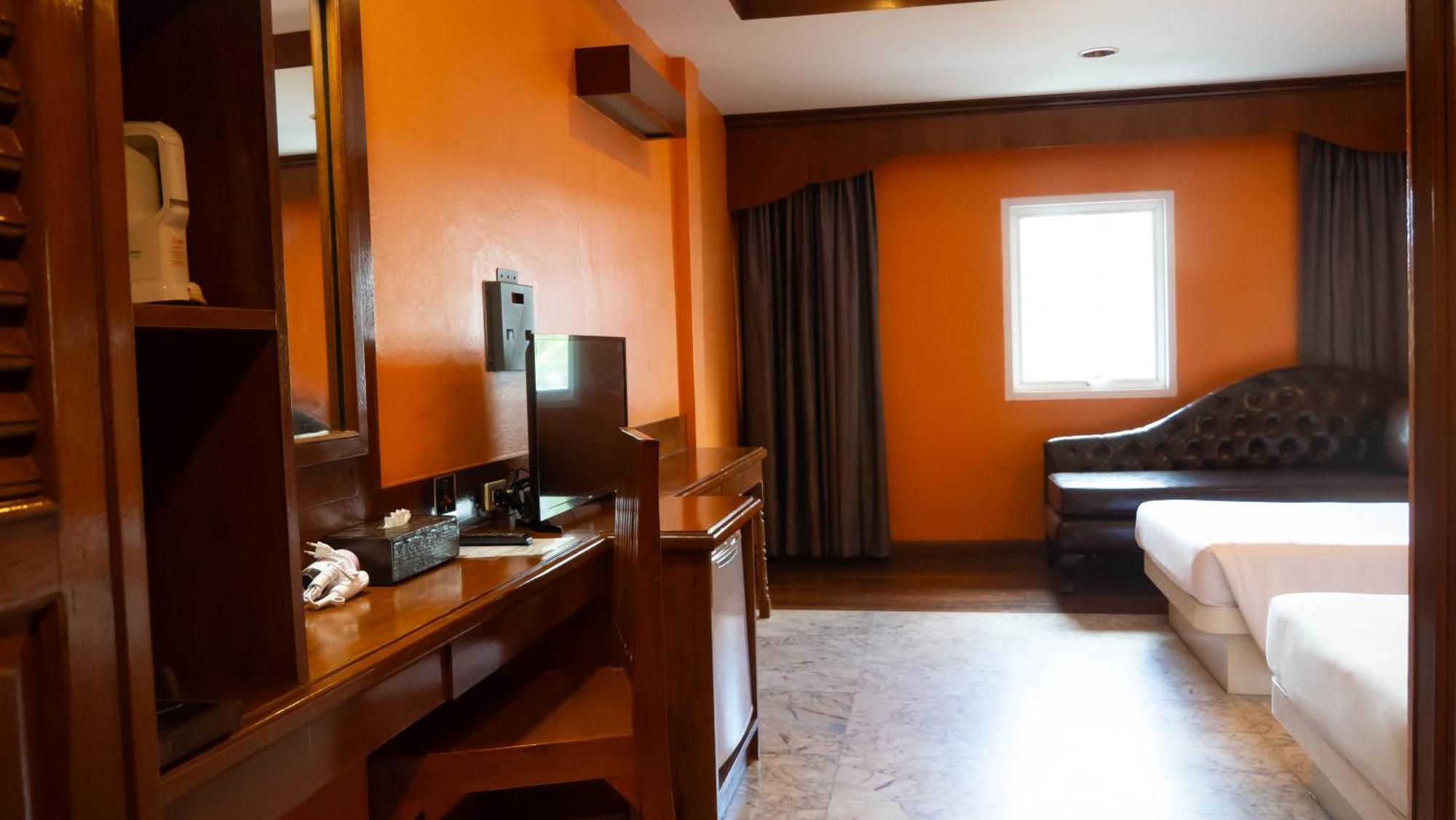 B Buri Hotel