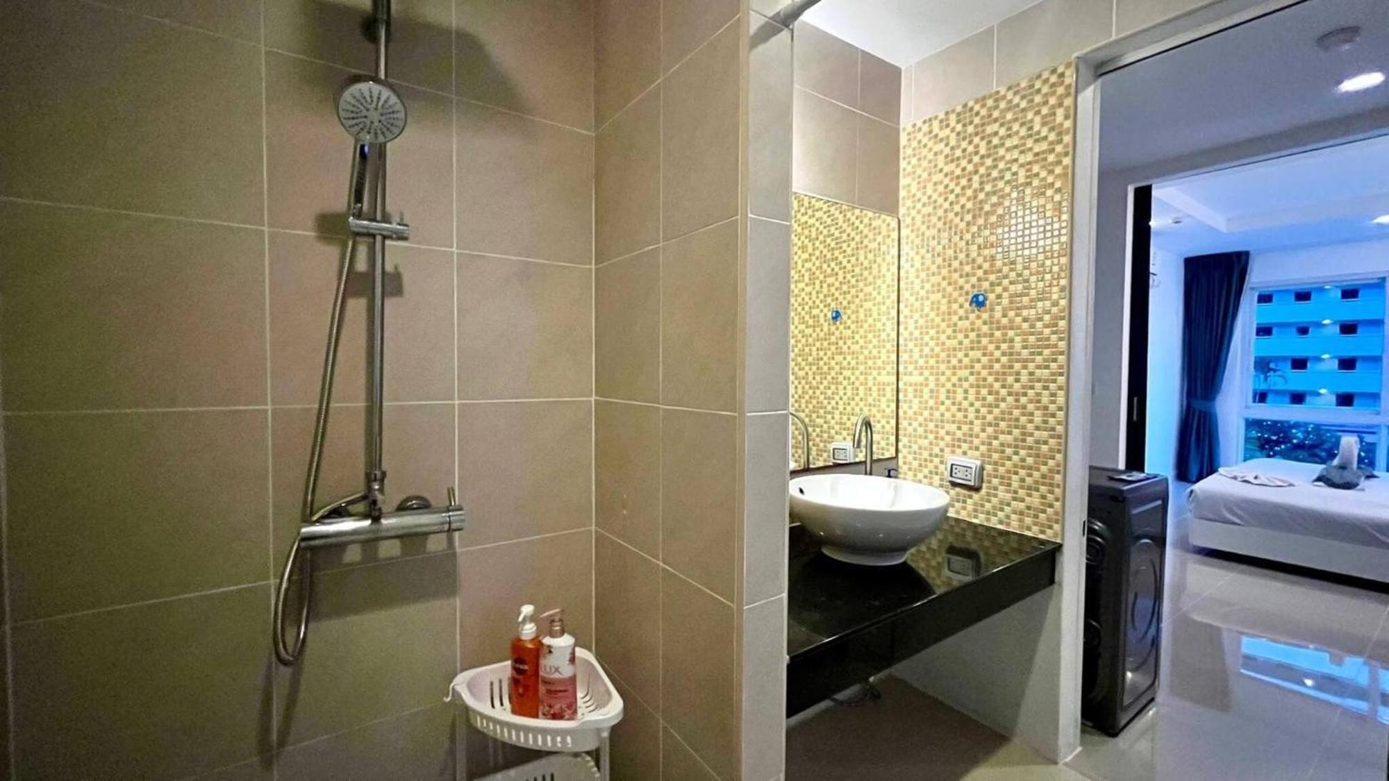 632 - Large 1 Bedroom1bathroom 1 Km Walking To Patong