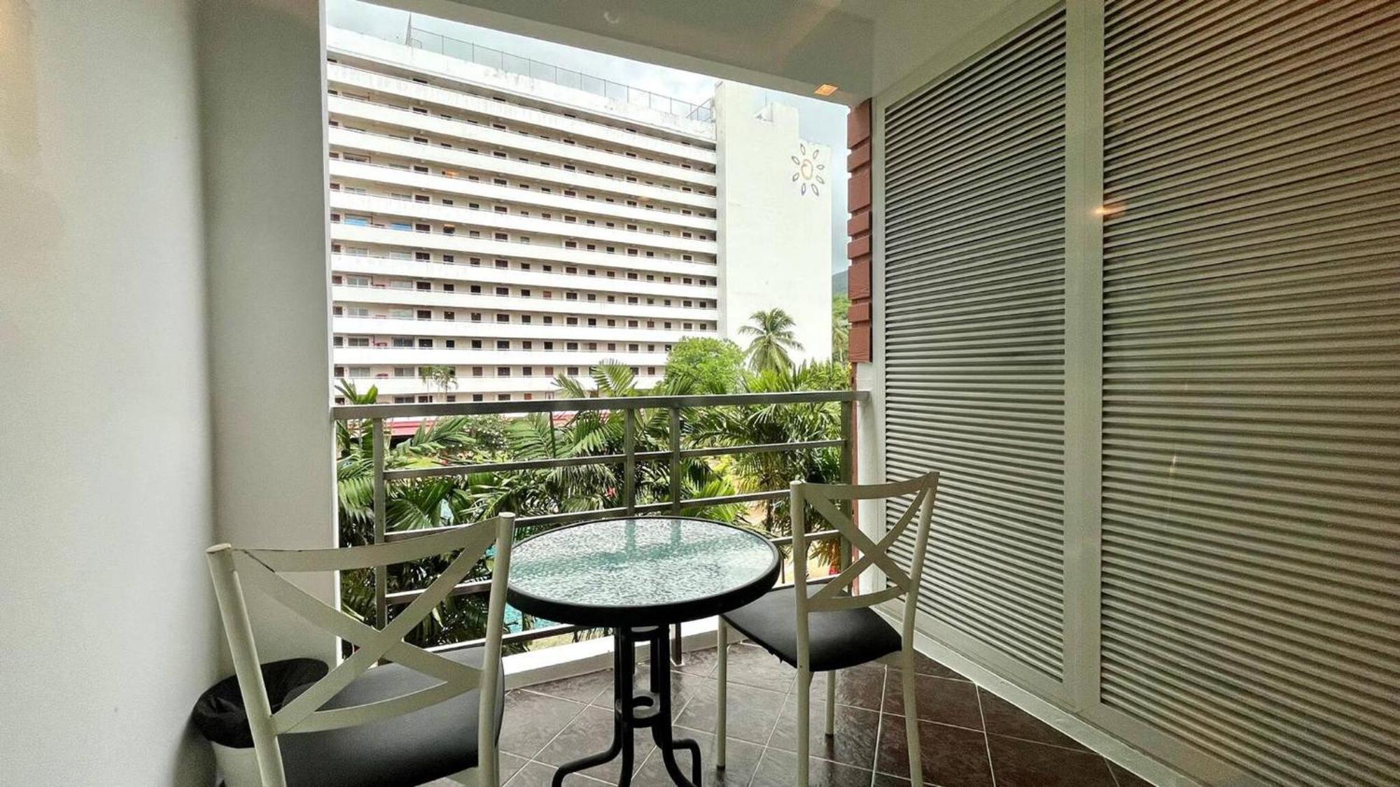 632 - Large 1 Bedroom1bathroom 1 Km Walking To Patong