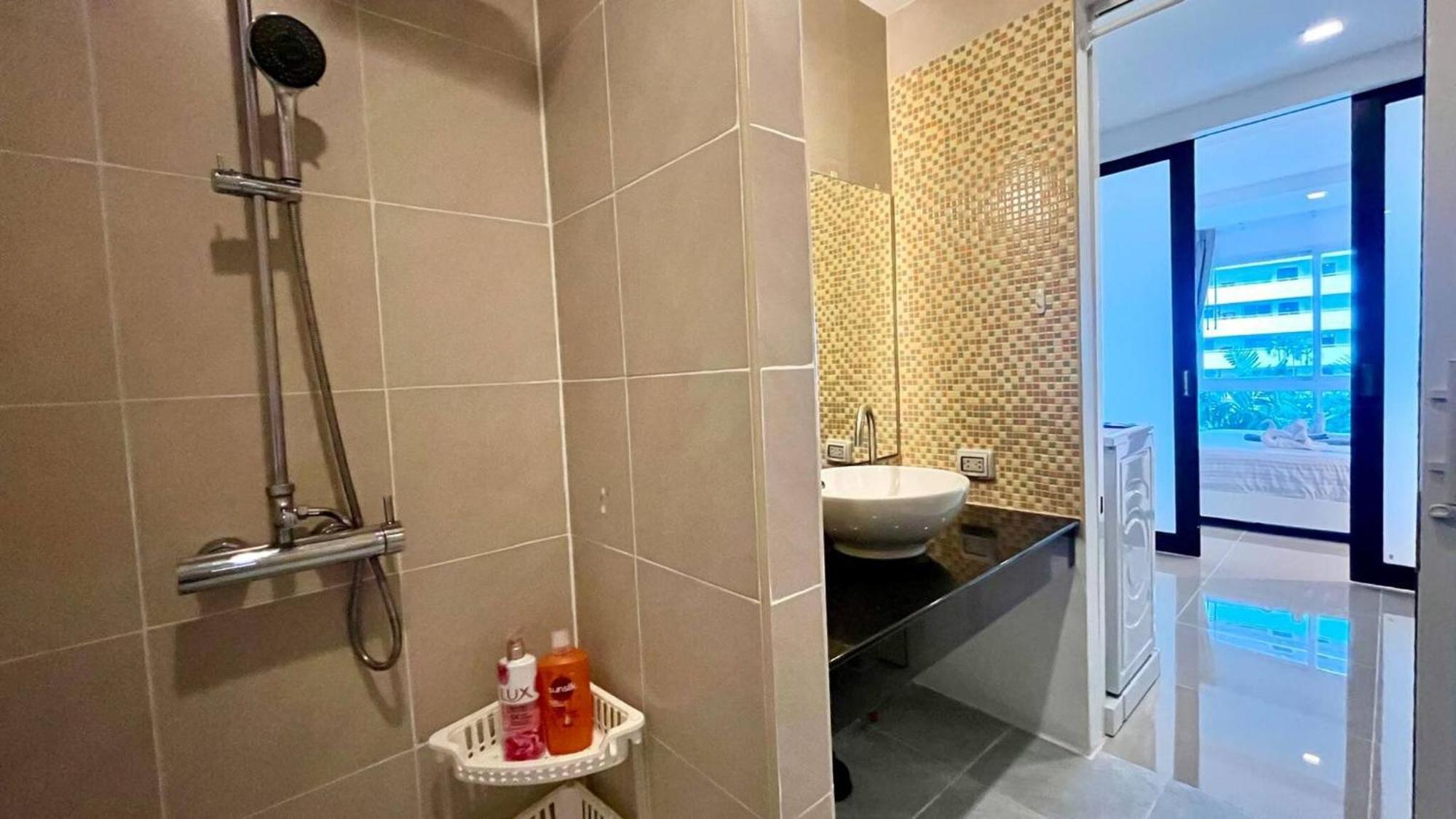 632 - Large 1 Bedroom1bathroom 1 Km Walking To Patong