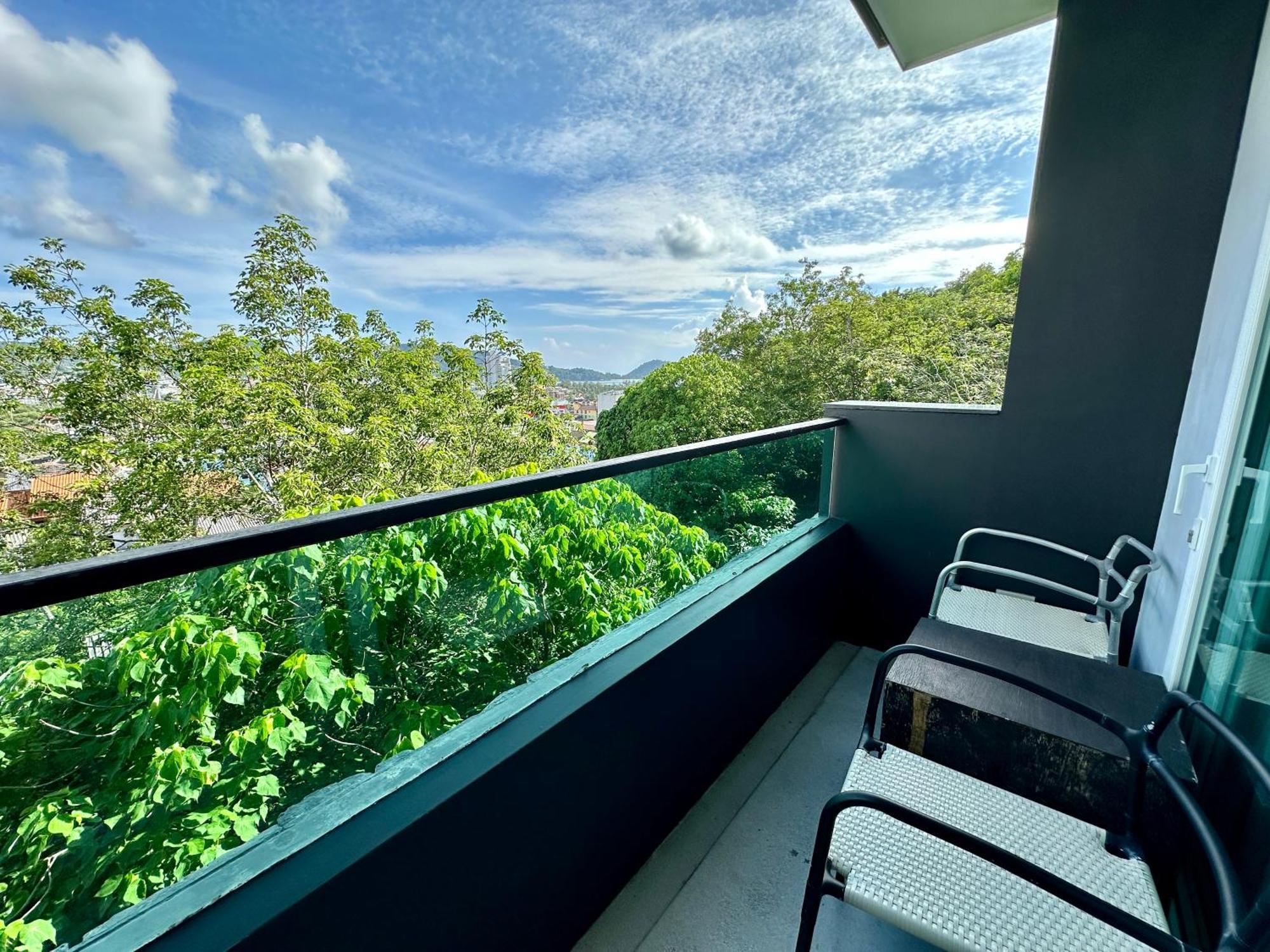 Emerald Terrace Apartment *