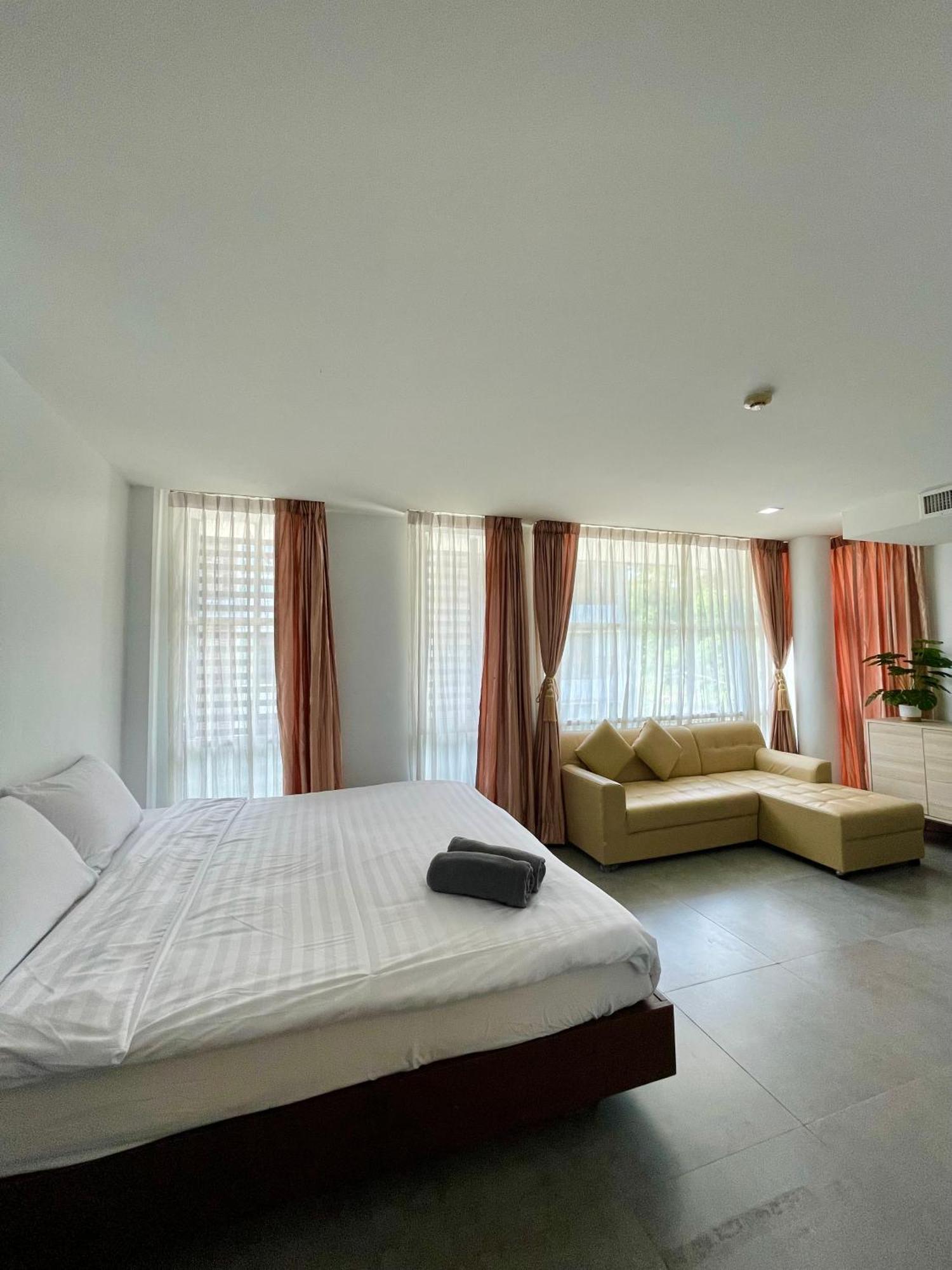 Pangsapuri The Kris 2 Bedrooms 2 Bathrooms *