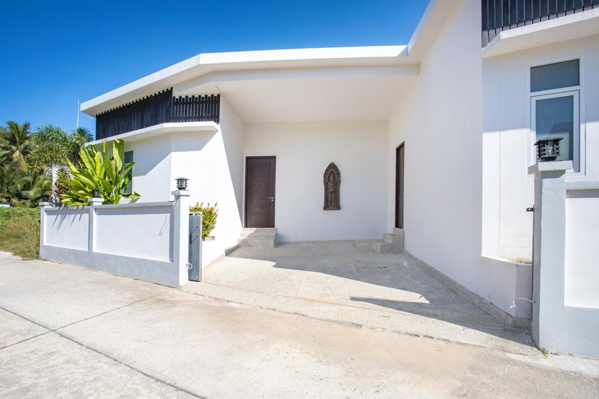 3 Bedrooms In Rawai- V11 T Ban Saiyuan