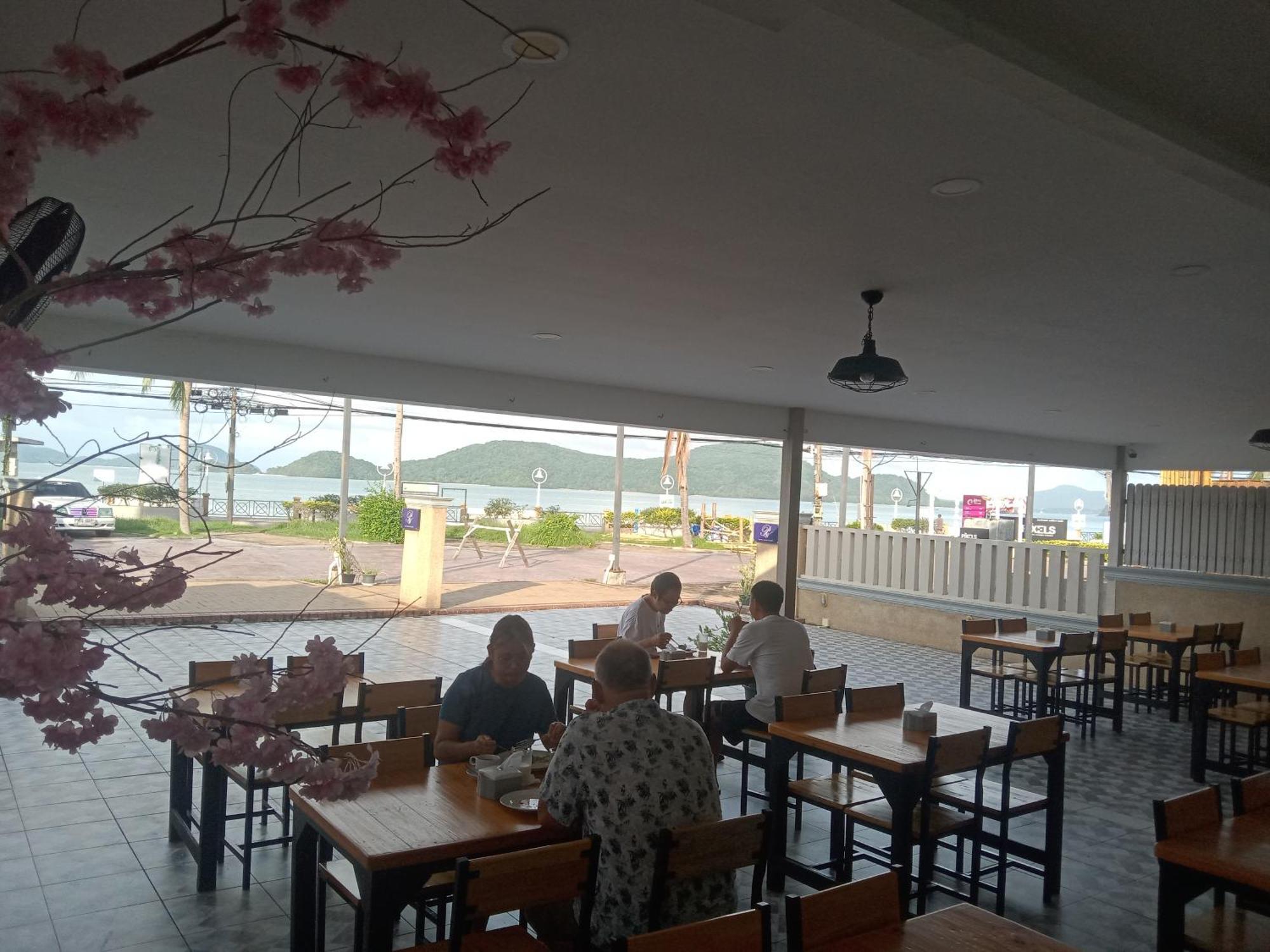 Panwa Side Beachfront Hotel 4*