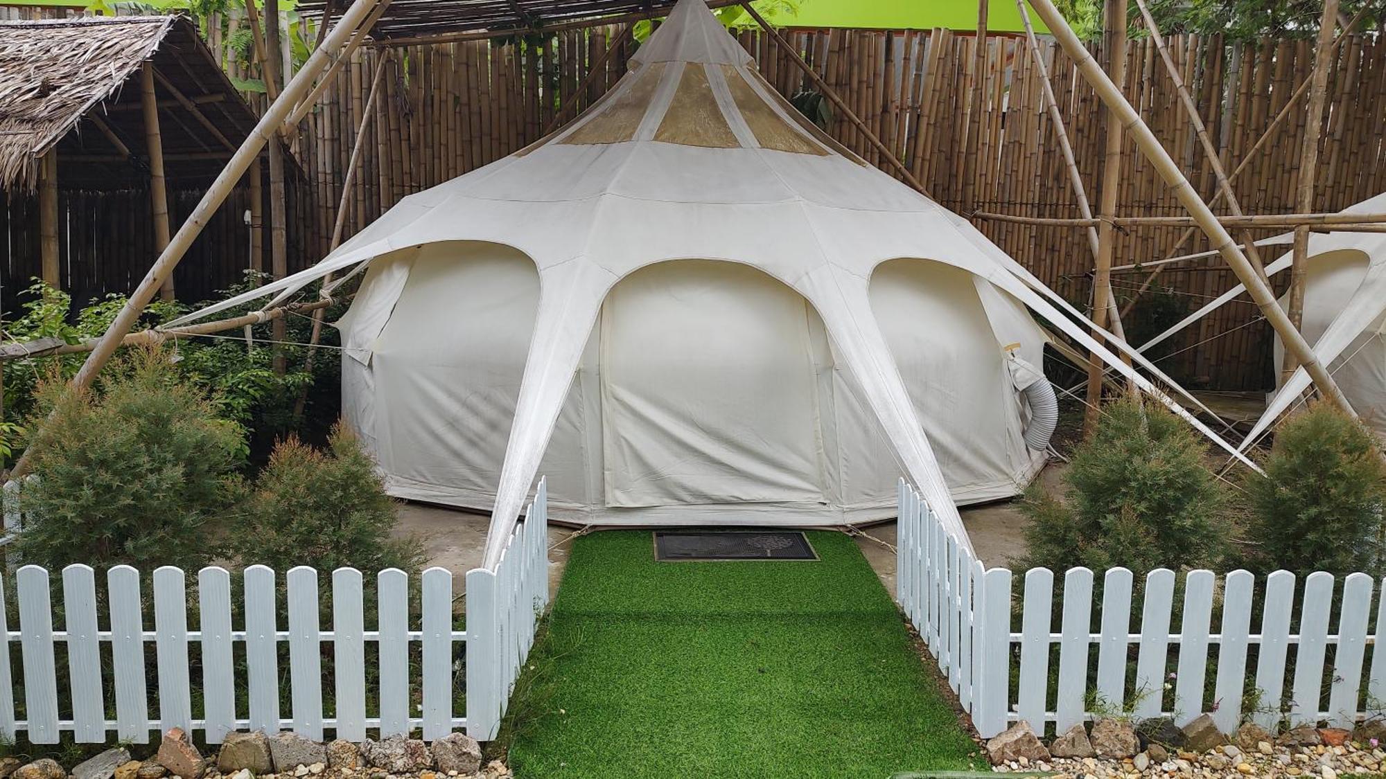 Bambus Restaurant, Bar & Glamping