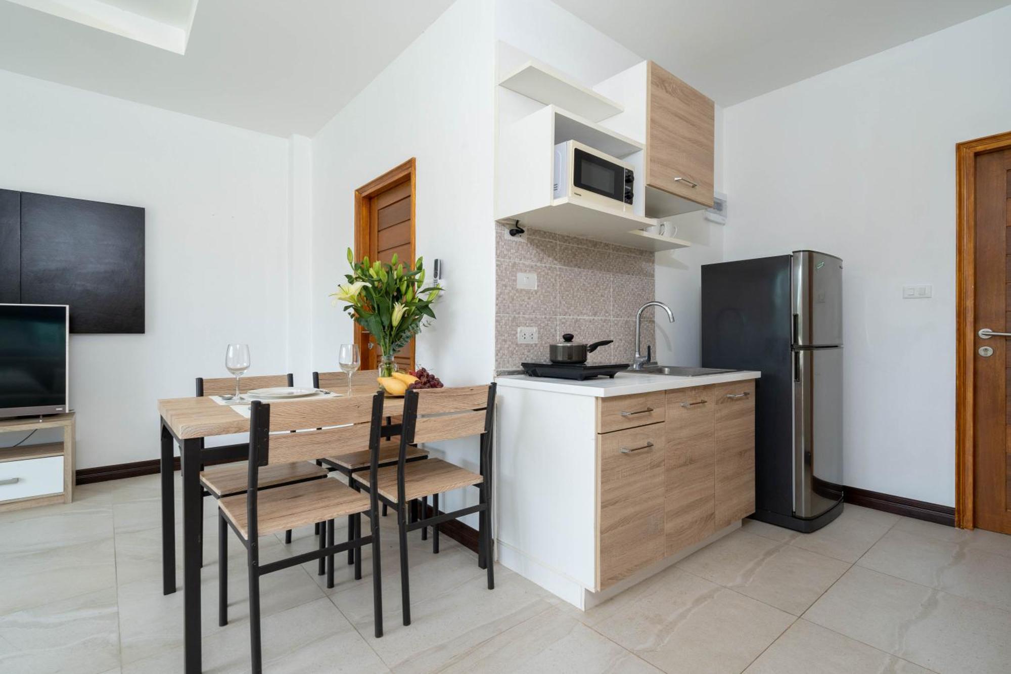 1 Bedroom In Naiharn T Apartment *