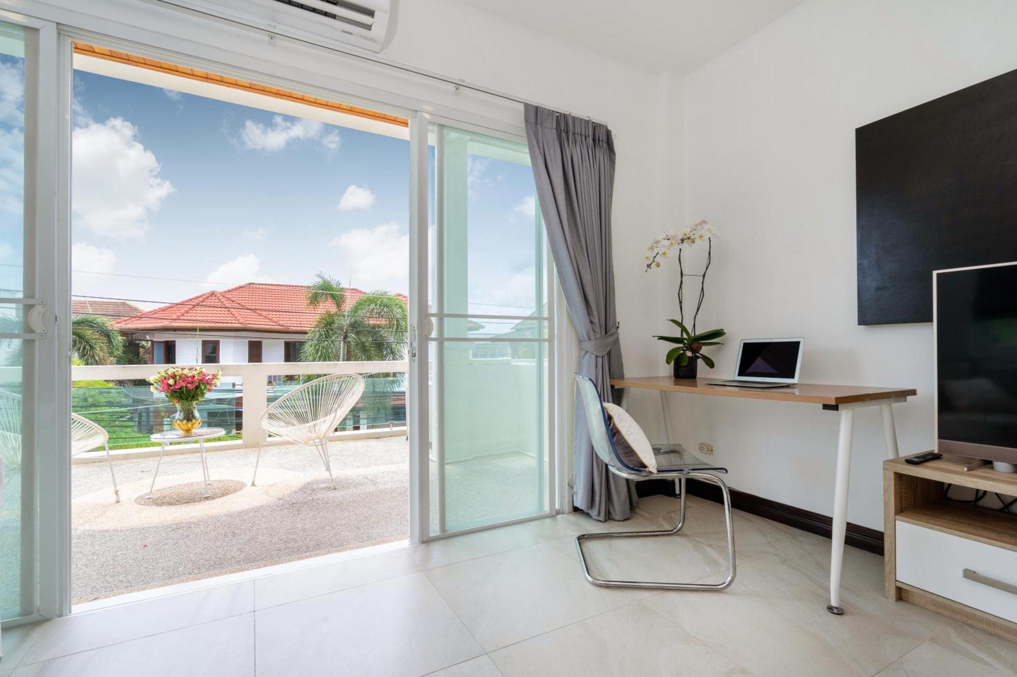 Apartment 1 Bedroom In Naiharn T Ban Saiyuan