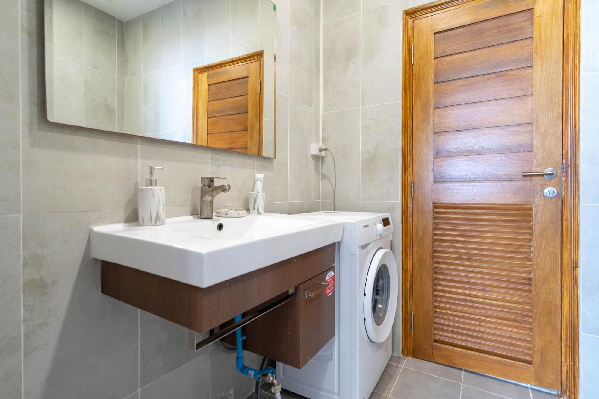 1 Bedroom In Naiharn T Apartment Ban Saiyuan