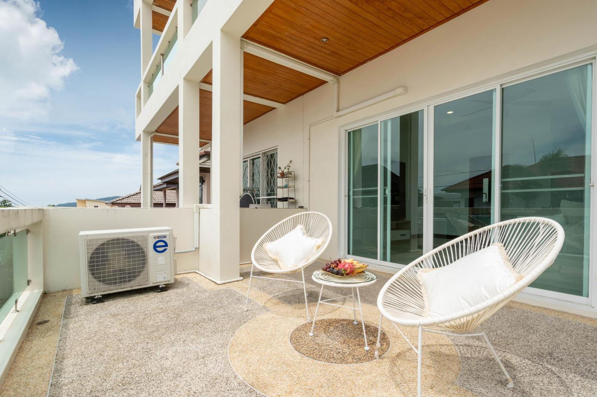 1 Bedroom In Naiharn T Apartment