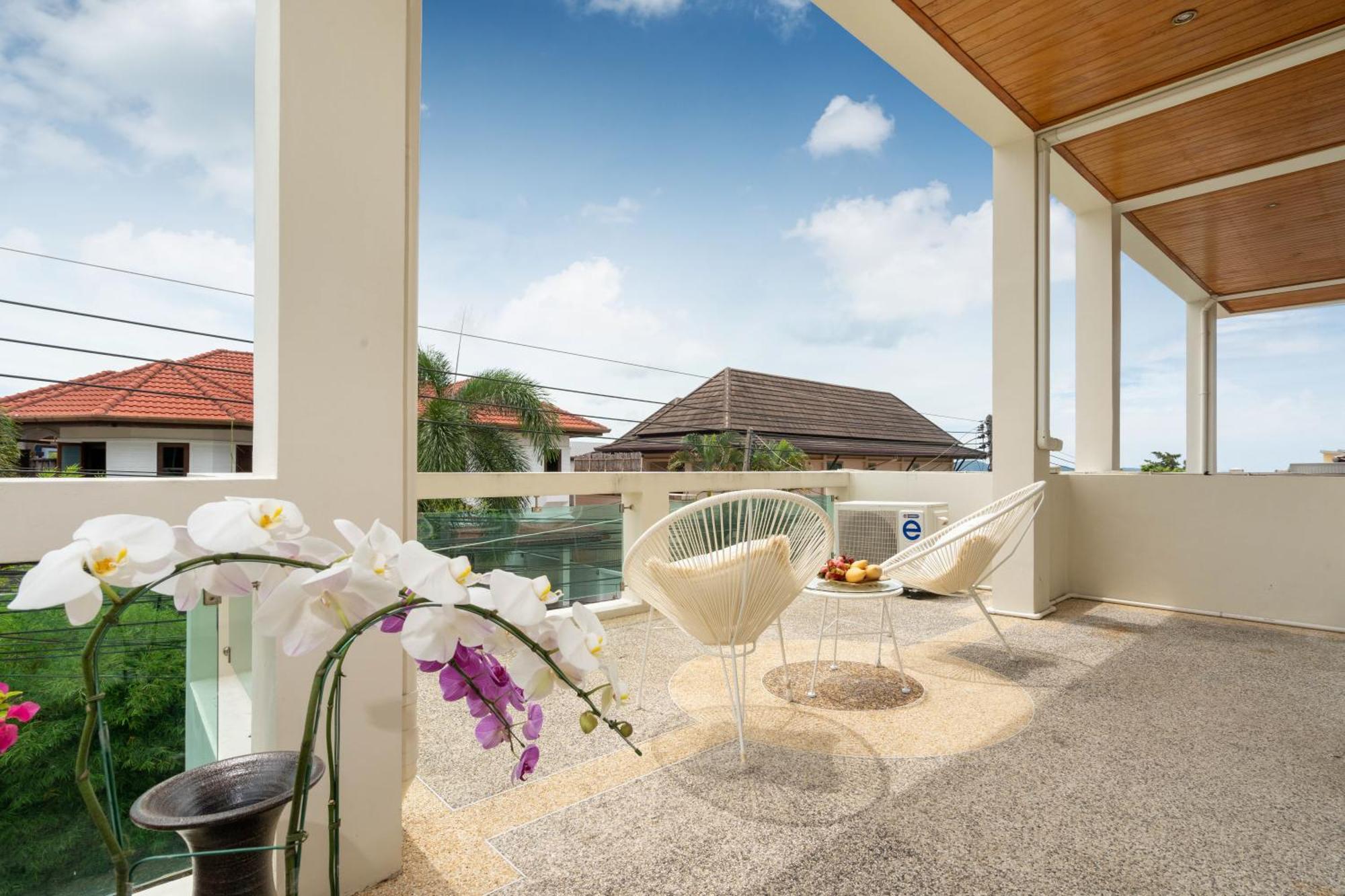 1 Bedroom In Naiharn T * Ban Saiyuan