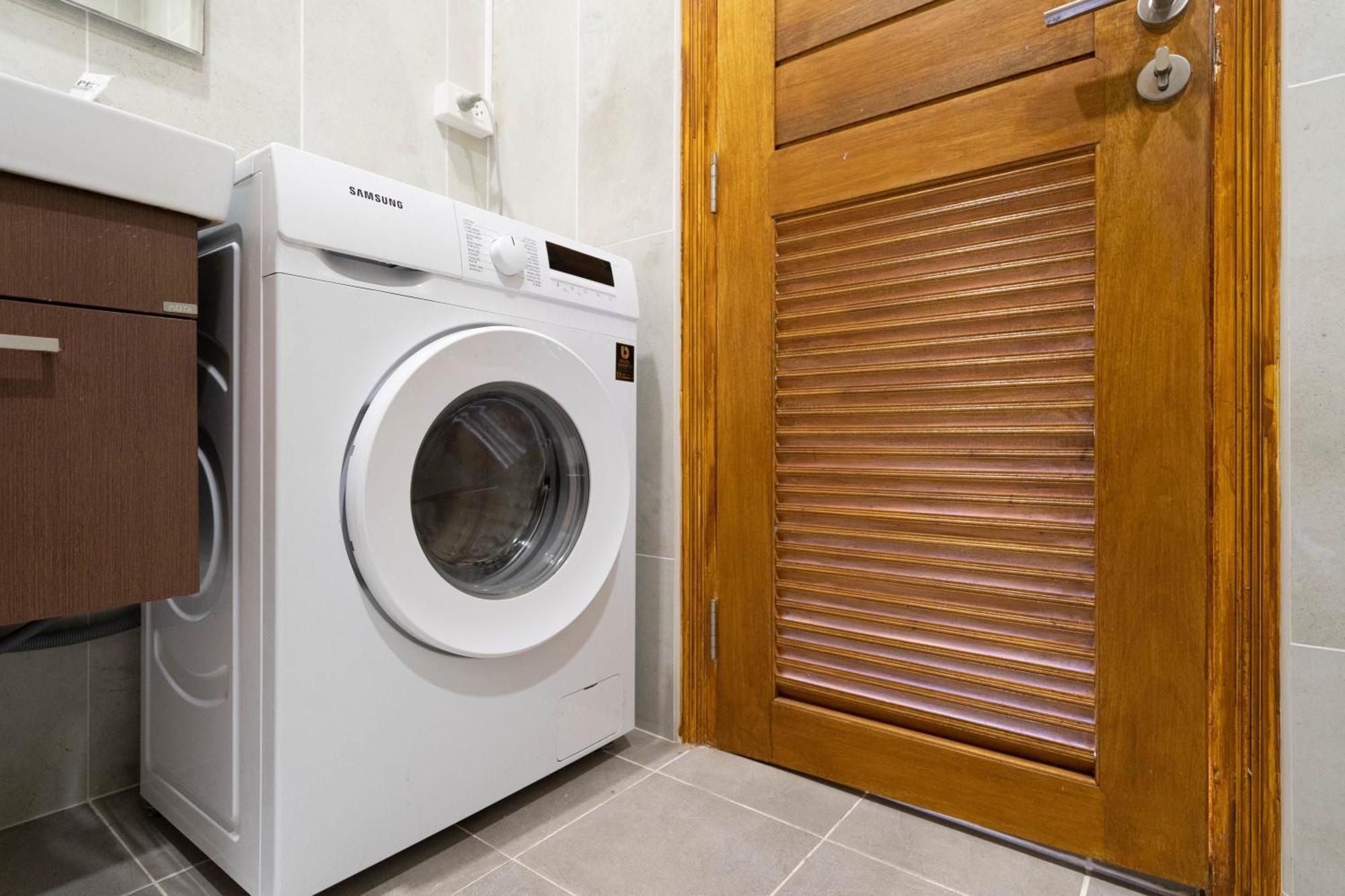 1 Bedroom In Naiharn T Ban Saiyuan