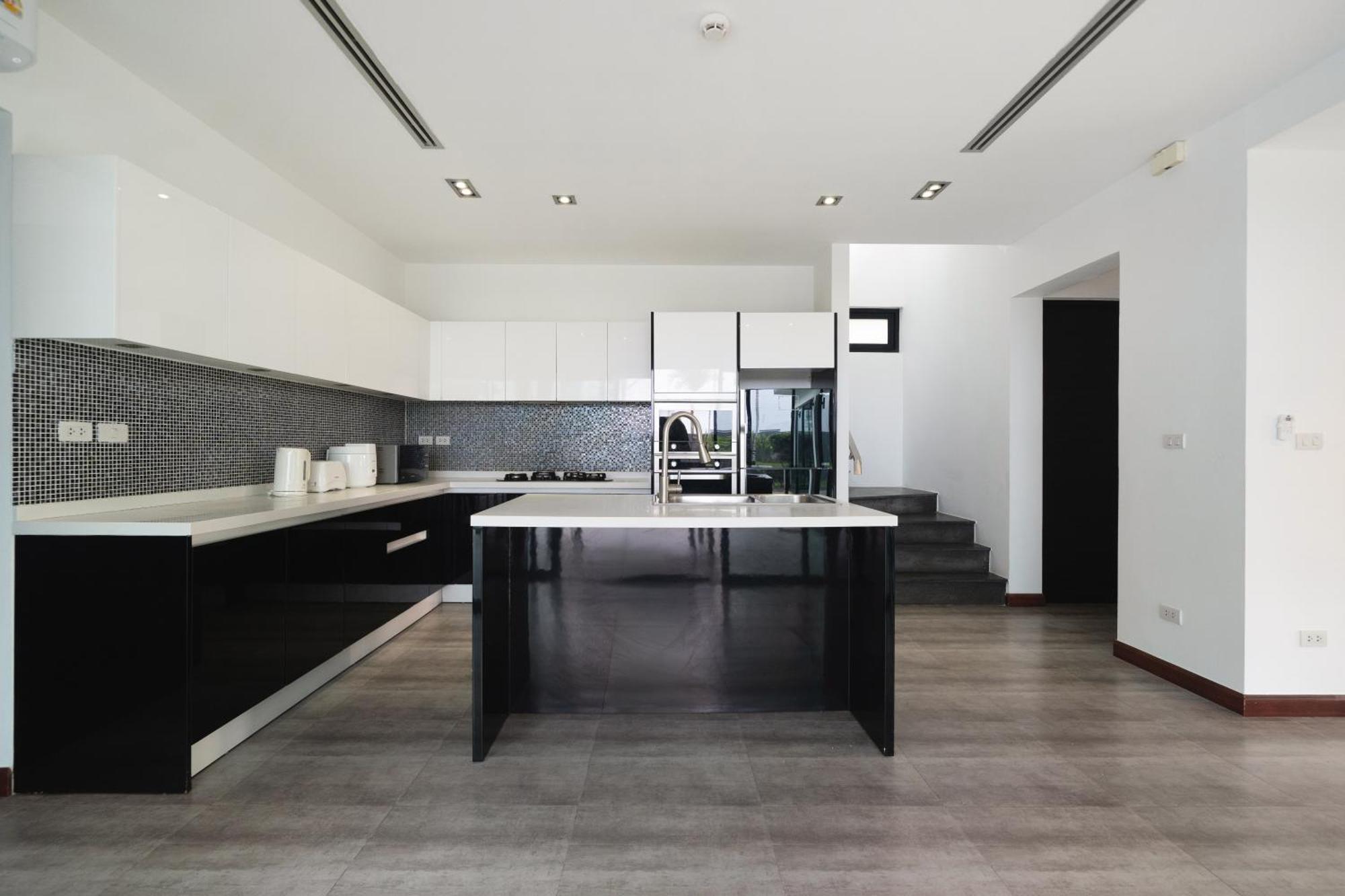 Diamond By Ryan, Boat Avenue Vila