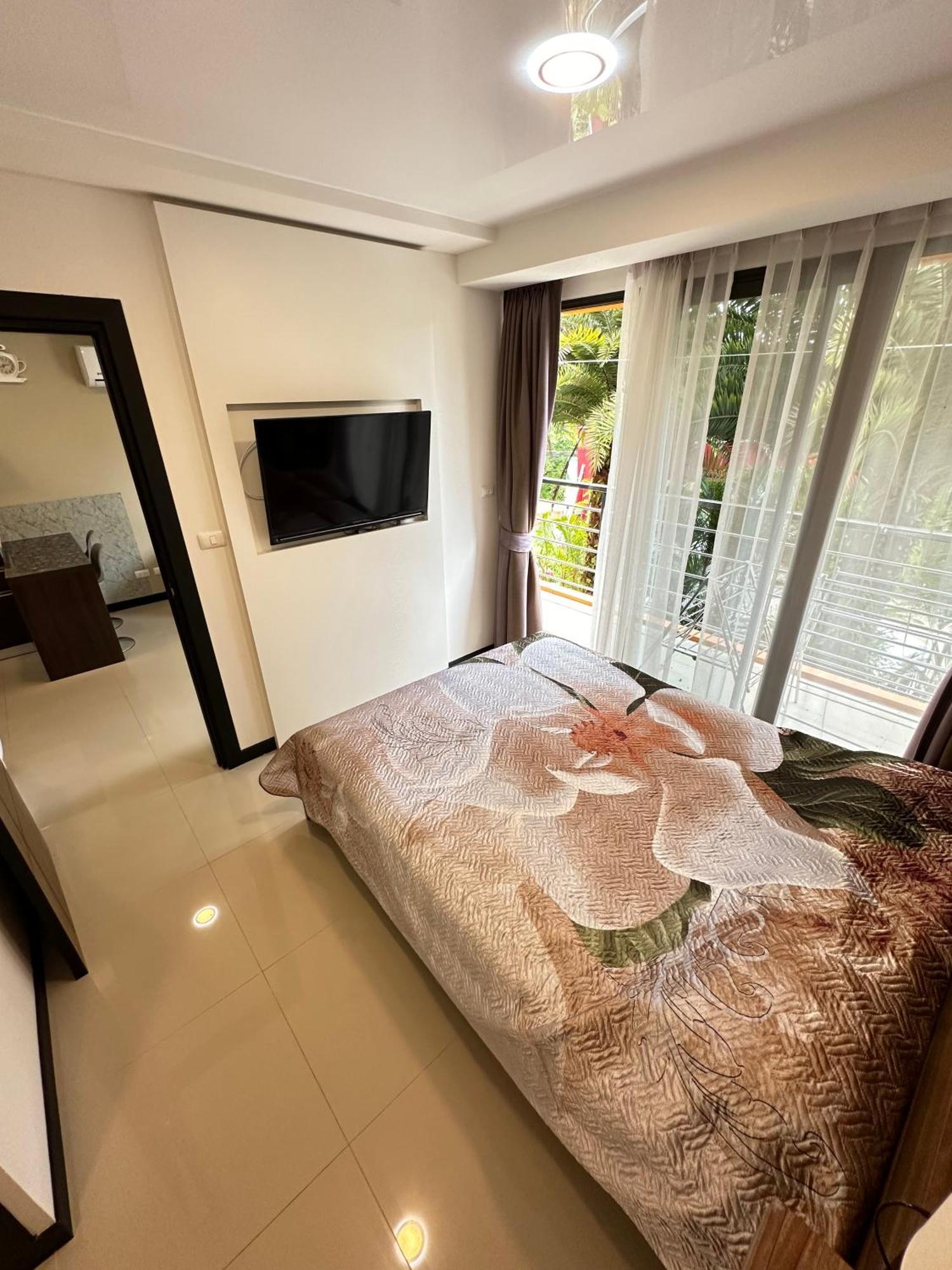1 Bedroom Cozy Walking Distance To The Beach!