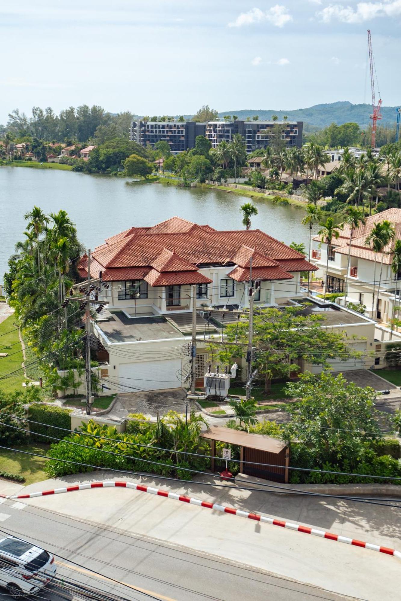 Spacious With Panoramic View In Laguna