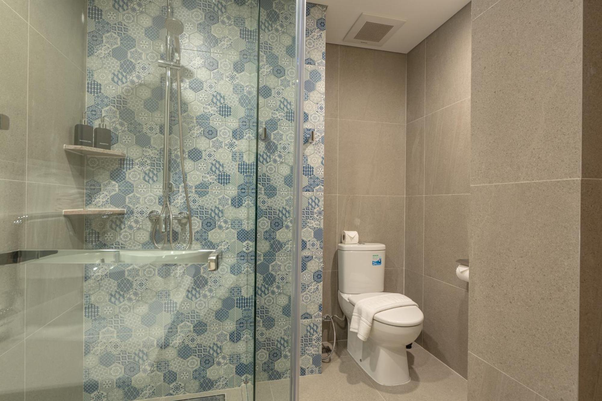 Spacious With Panoramic View In Laguna Apartment
