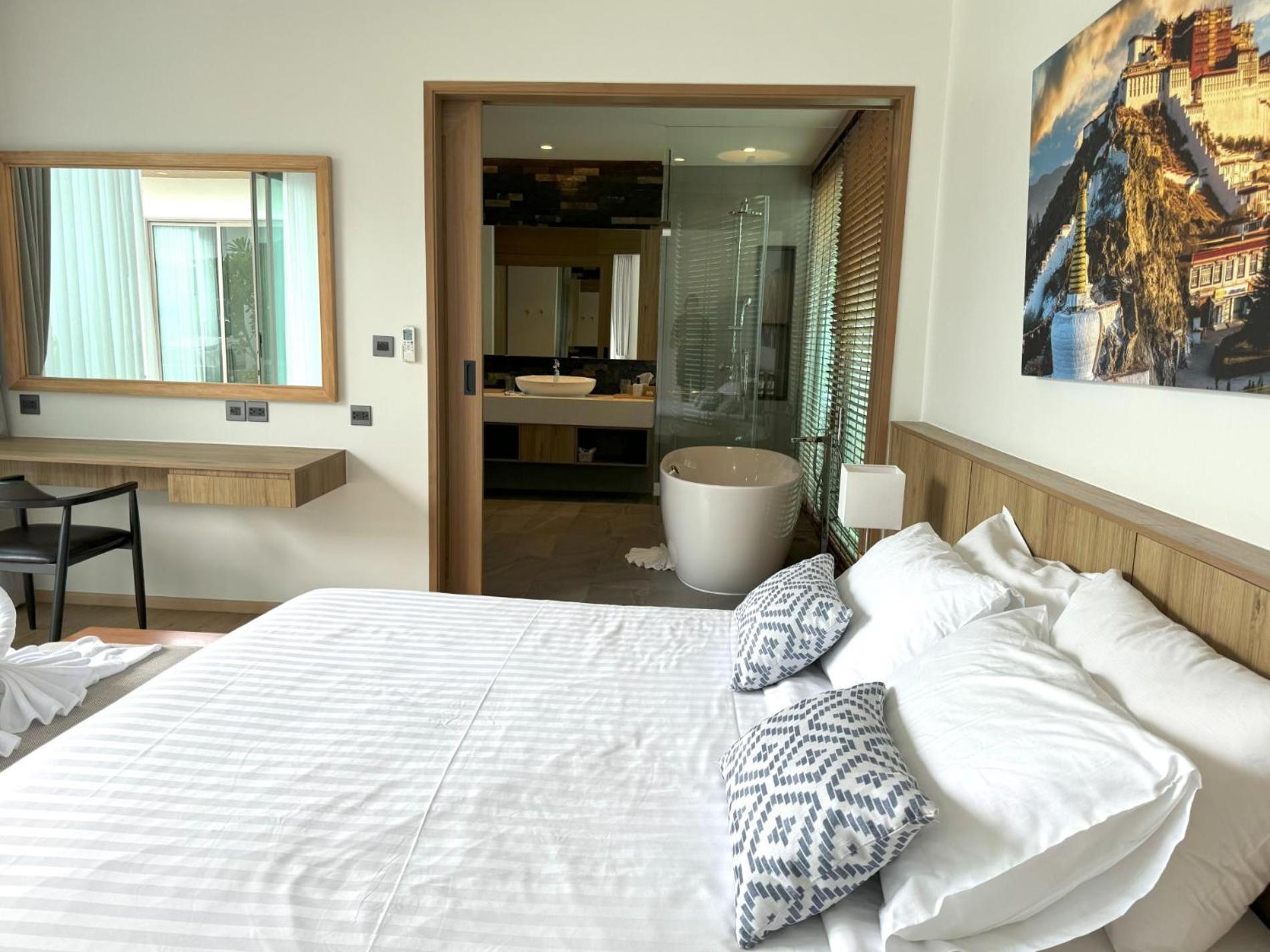 Villa Luxury Serenity In The Heart Of Bangtao *