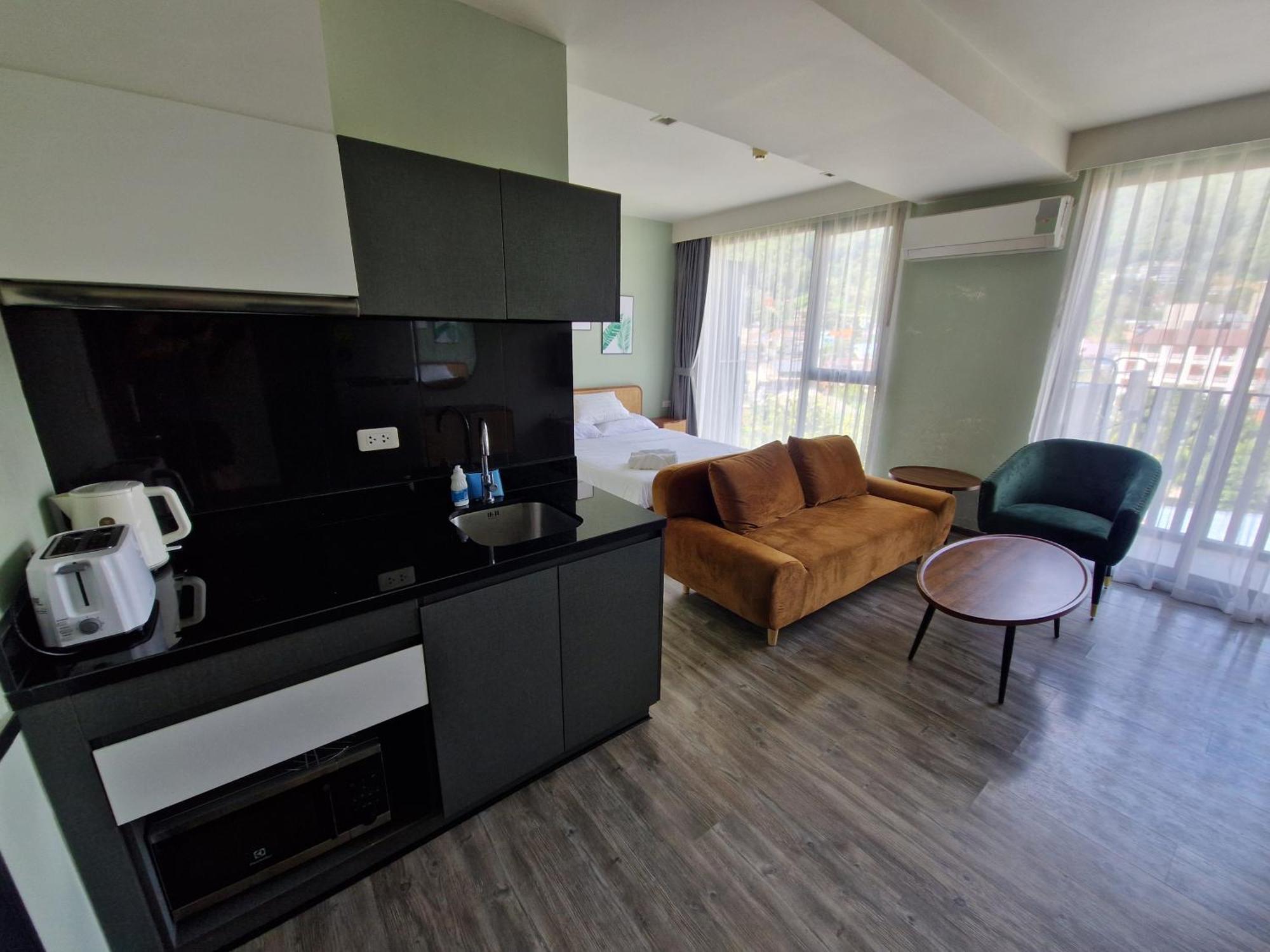 The Deck 7th Fl Mountain View 2 Patong