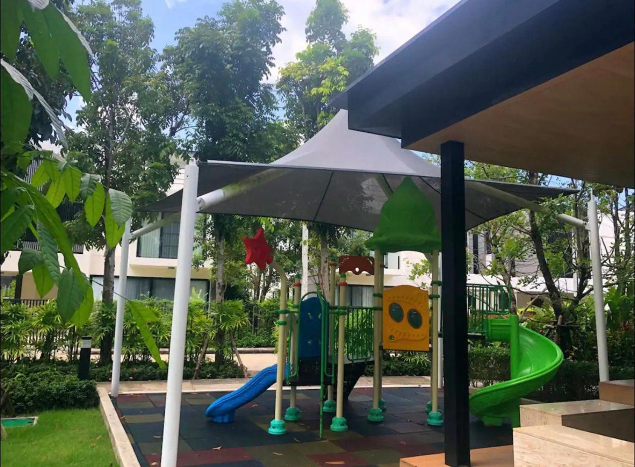 Big Garden Townhouse Laguna Park Villa