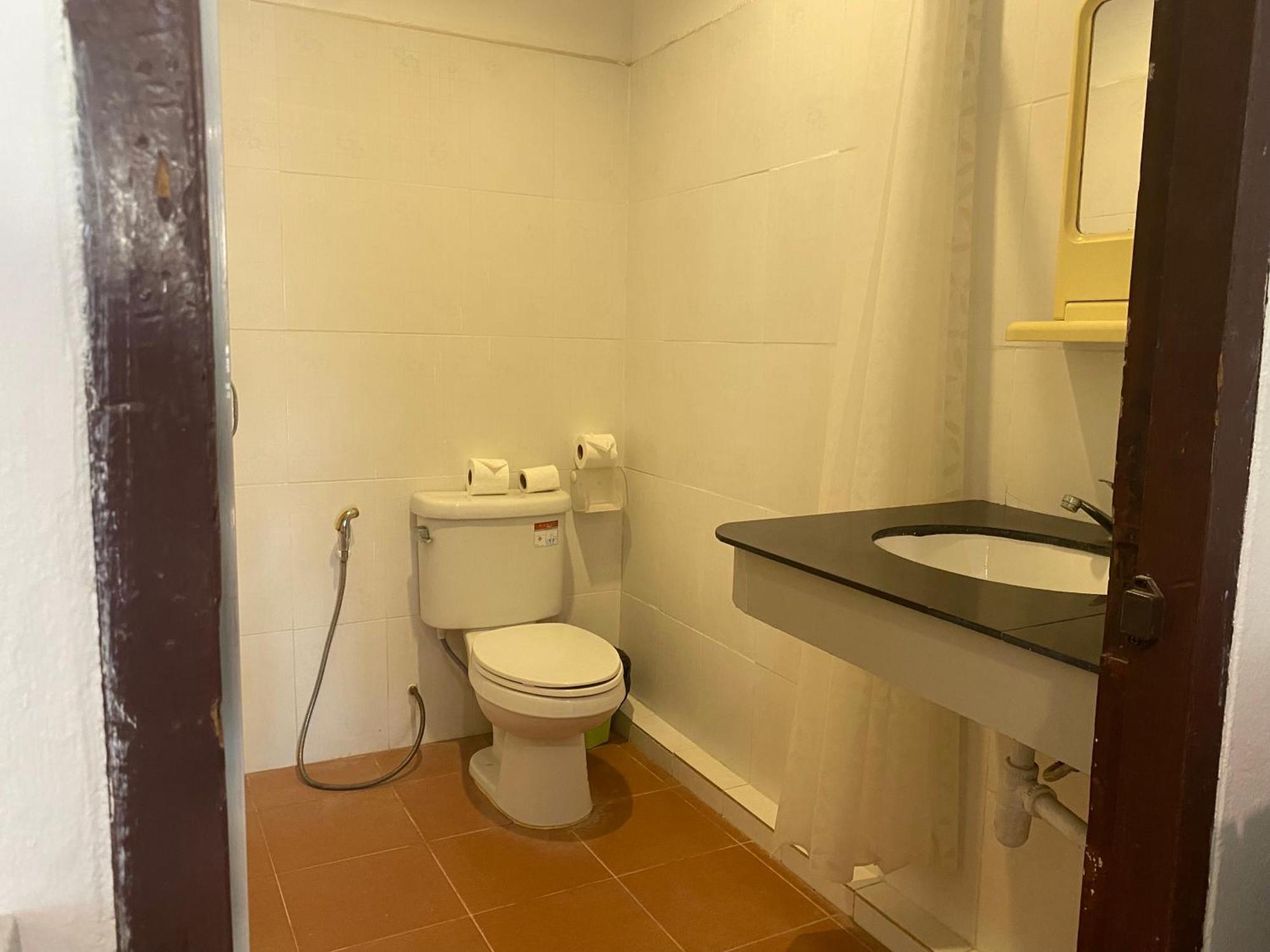 Deng's Budget Guest house *