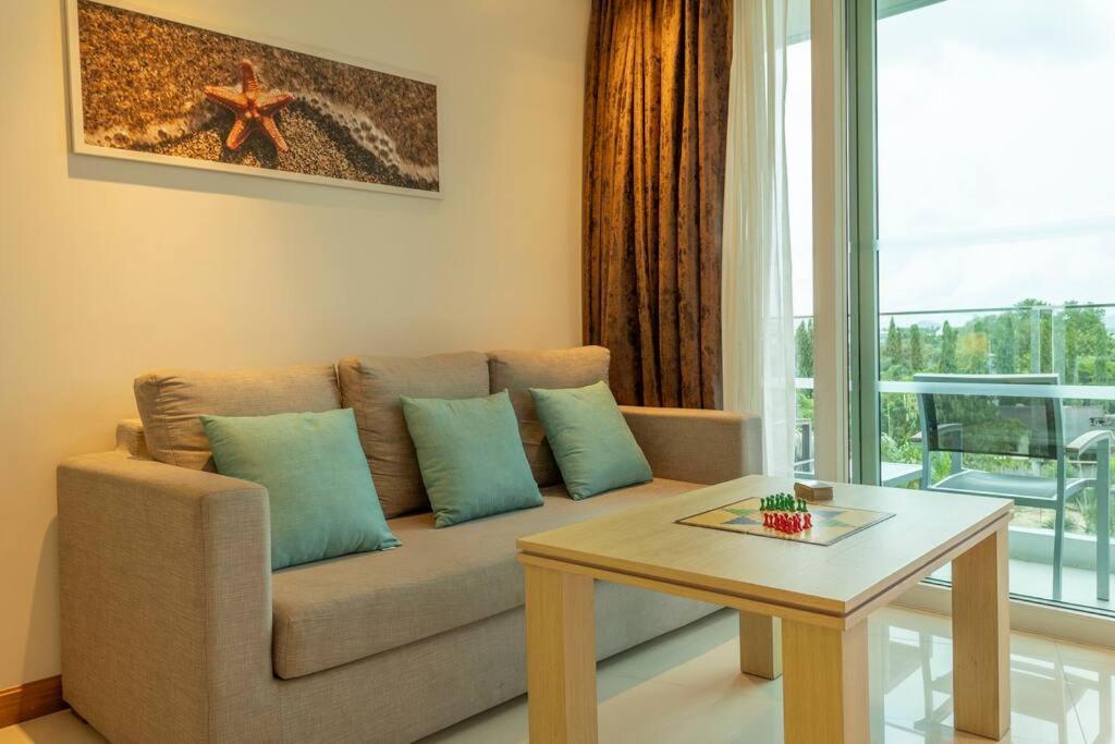 Sea View Bar 5 Dinning Front F4 C114 Rawai
