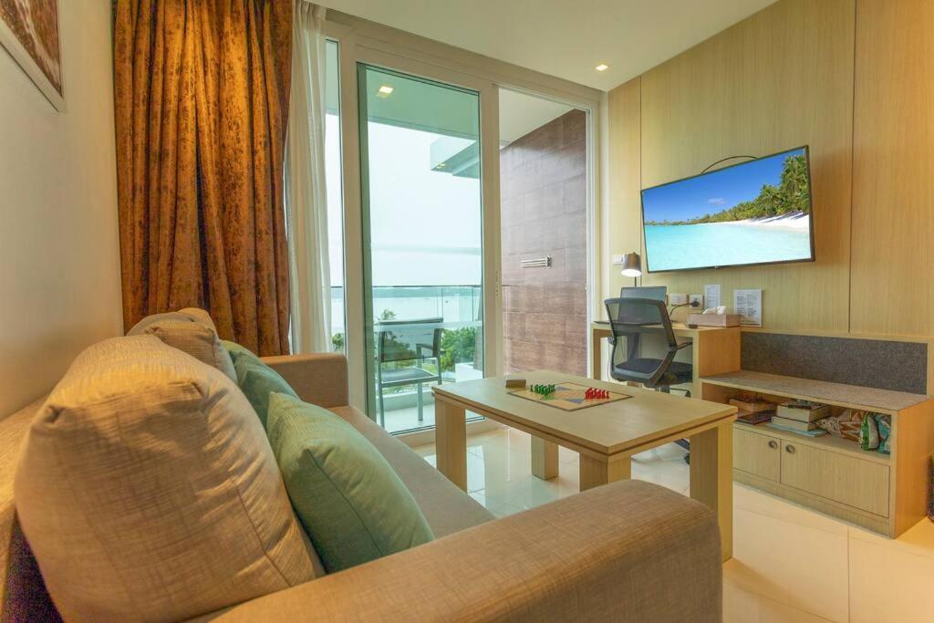 Sea View Bar 5 Dinning Front F4 C114 *
