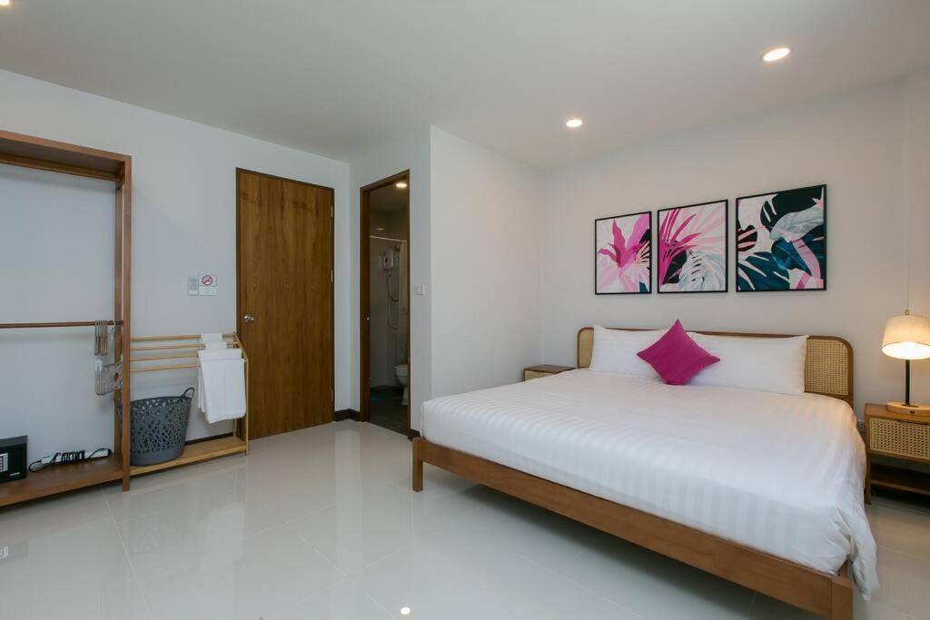 Wow Academy & Soi Tai-aed 3a *
