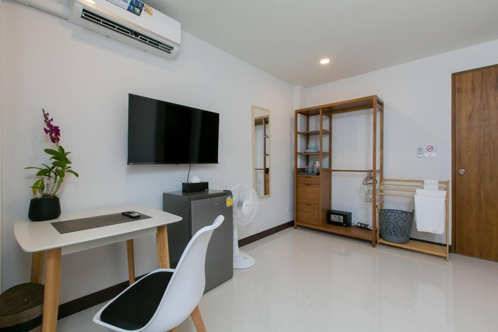 Wow Academy & Soi Tai-aed 3a *