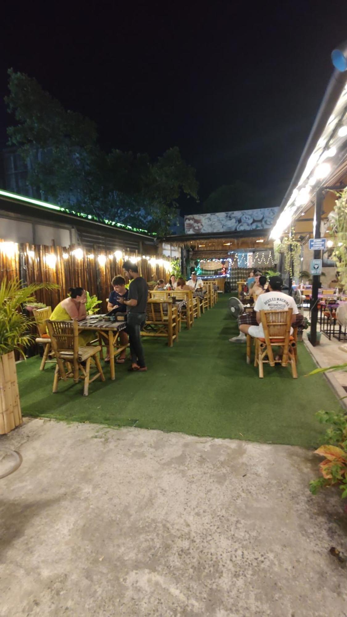 Bambus Restaurant, Bar & *
